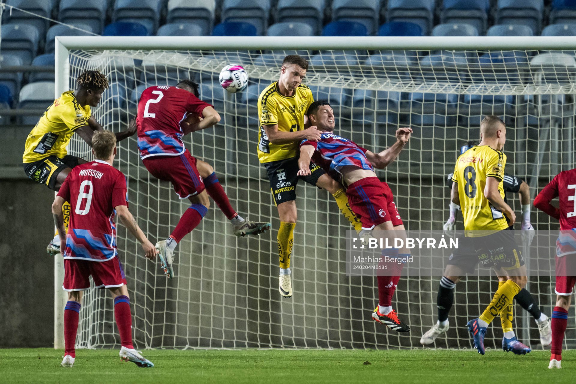 Andri Fannar Baldursson of Elfsborg and Scott McKenna of FC Copenhagen during the Atlantic Cup football match between Elfsborg and FC Copenhagen on February 4, 2024 in Faro.