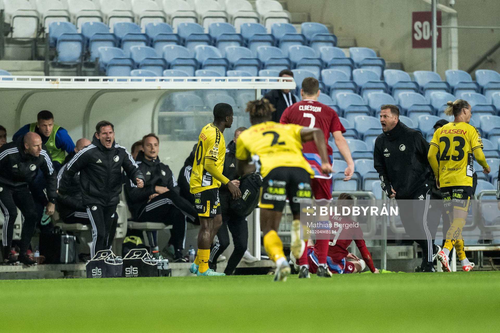 Michael Baidoo of Elfsborg and Rasmus Falk of FC Copenhagen