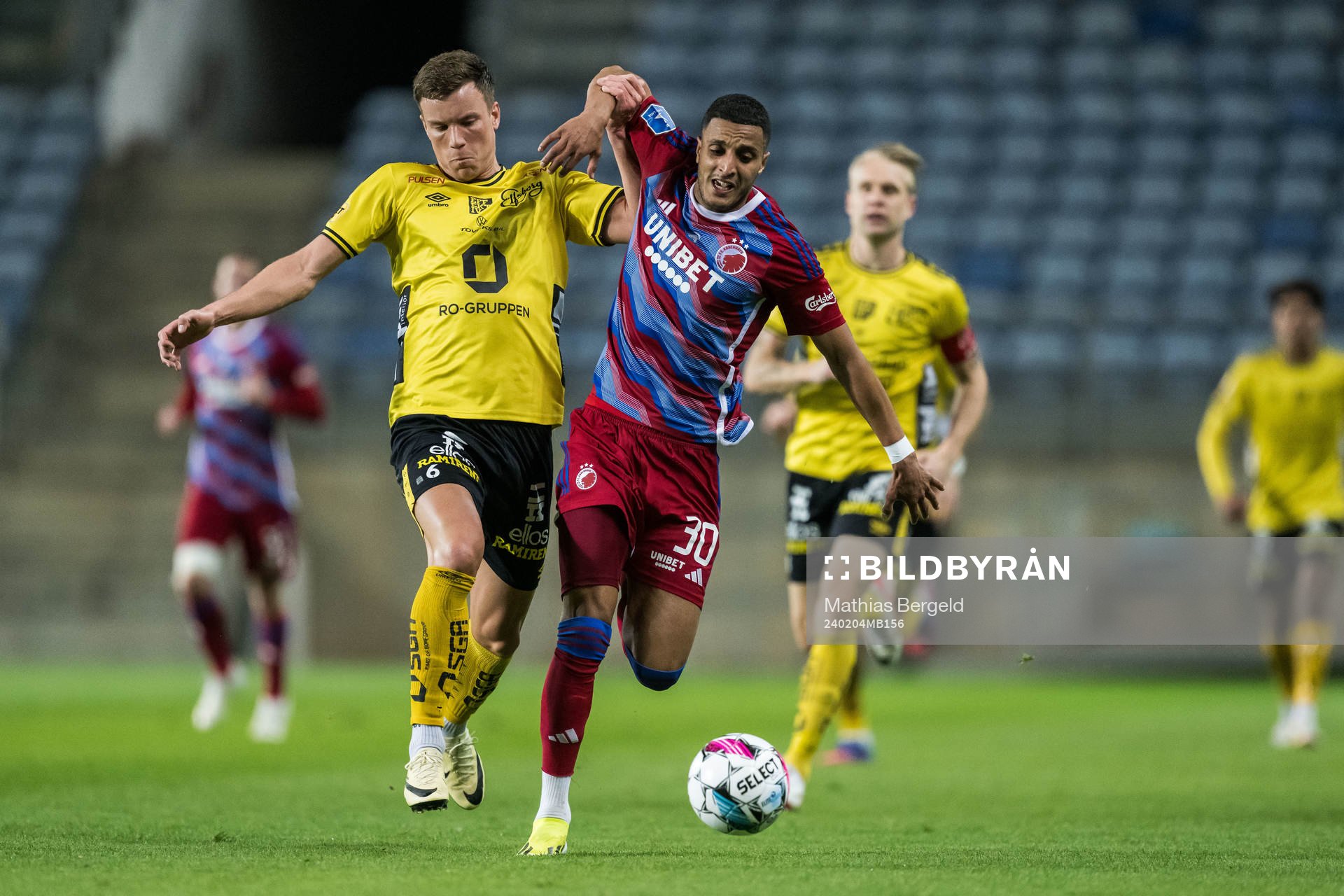 Andri Fannar Baldursson of Elfsborg and Elias Achouri of FC Copenhagen during the Atlantic Cup football match between Elfsborg and FC Copenhagen on February 4, 2024 in Faro.