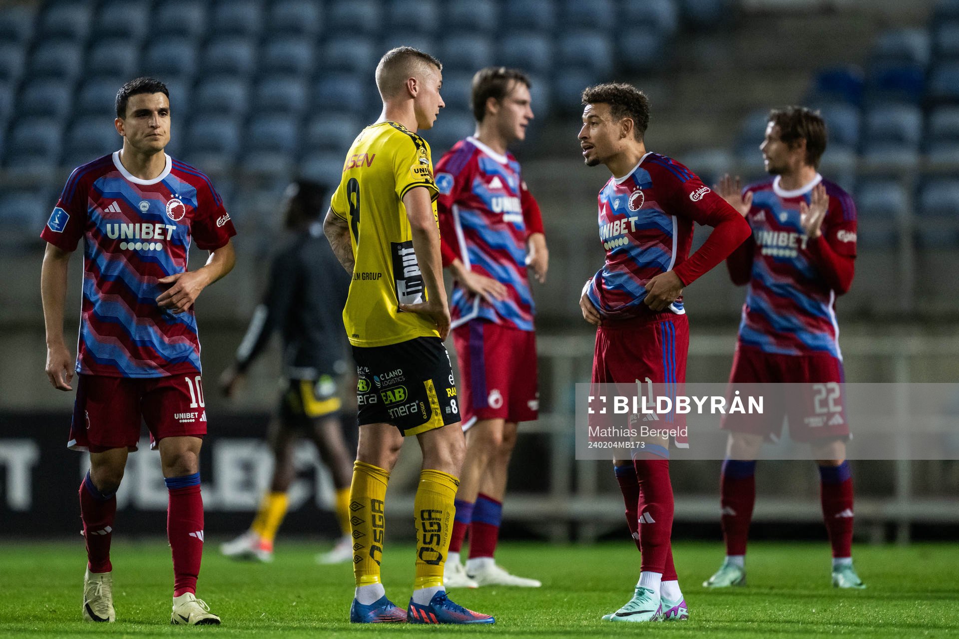 Sebastian Holmén of Elfsborg and Jordan Larsson of FC