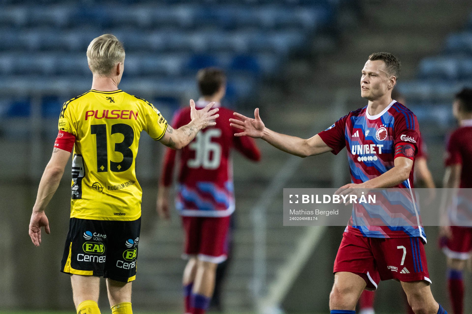 Johan Larsson of Elfsborg and Viktor Claesson of FC