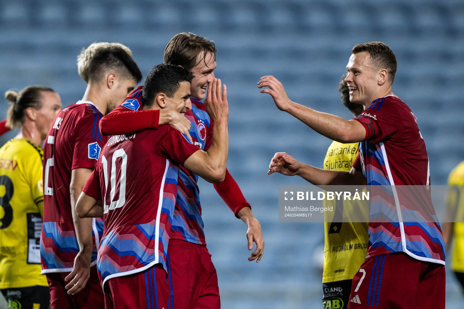 Mohamed Elyounoussi, William Clem and Viktor Claesson of FC