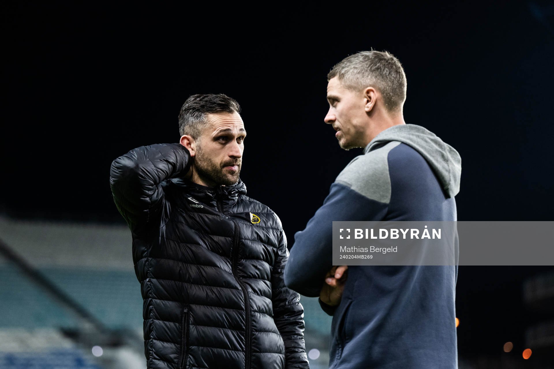 Assistant coach Emir Bajrami of Elfsborg talks to André