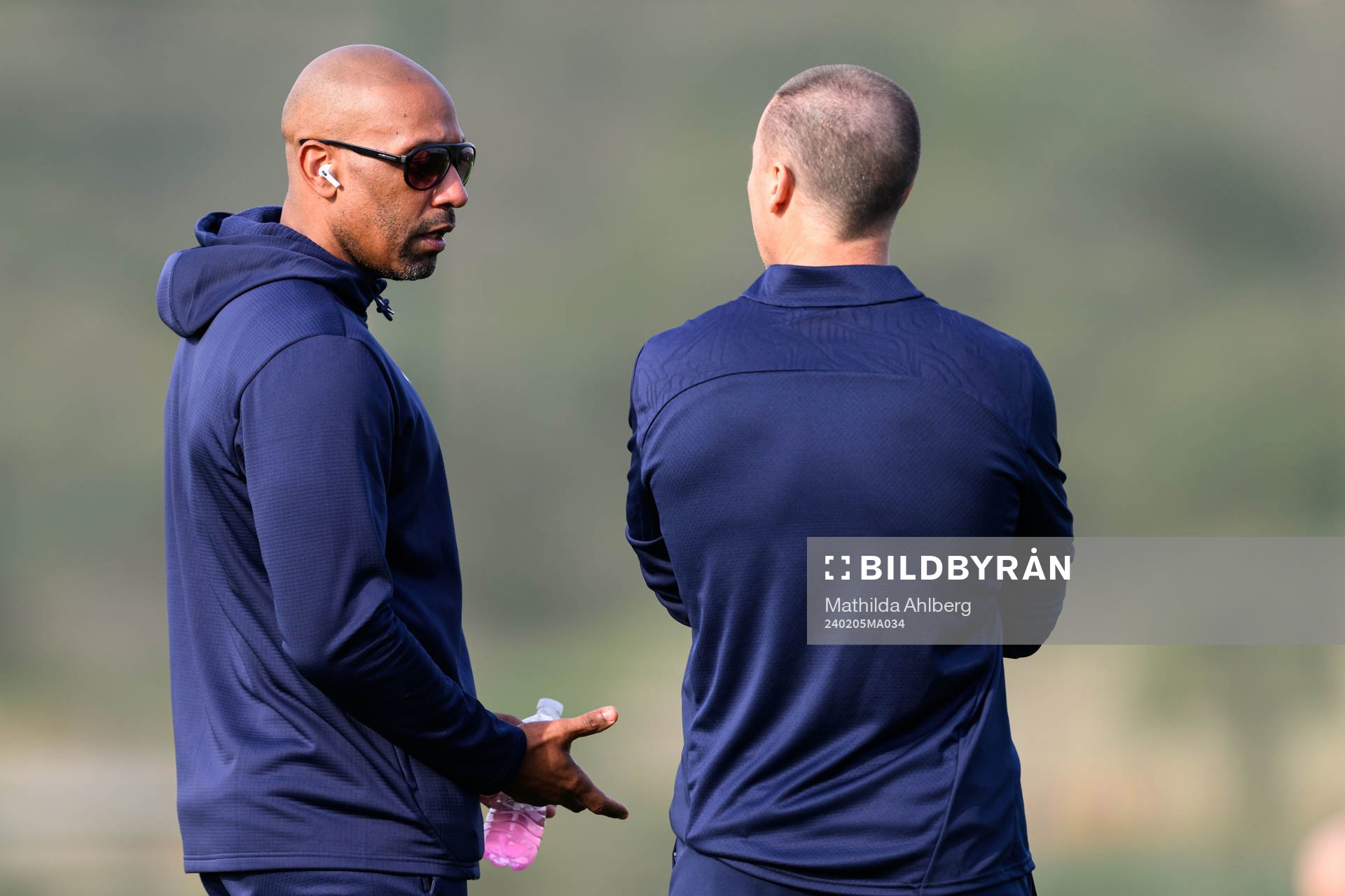 Malmö FFs scout Jeffrey Aubynn och sportchef Daniel