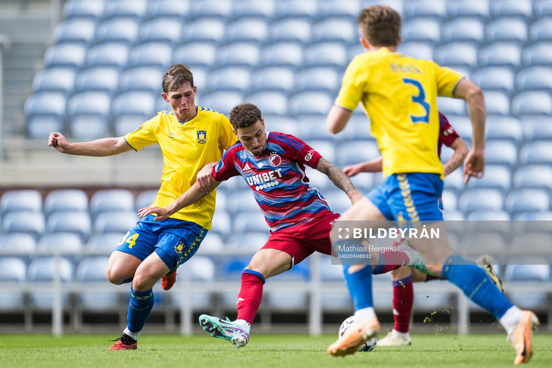 Ludvig Vraa-Jensen of Brøndby and Jordan Larsson of FC