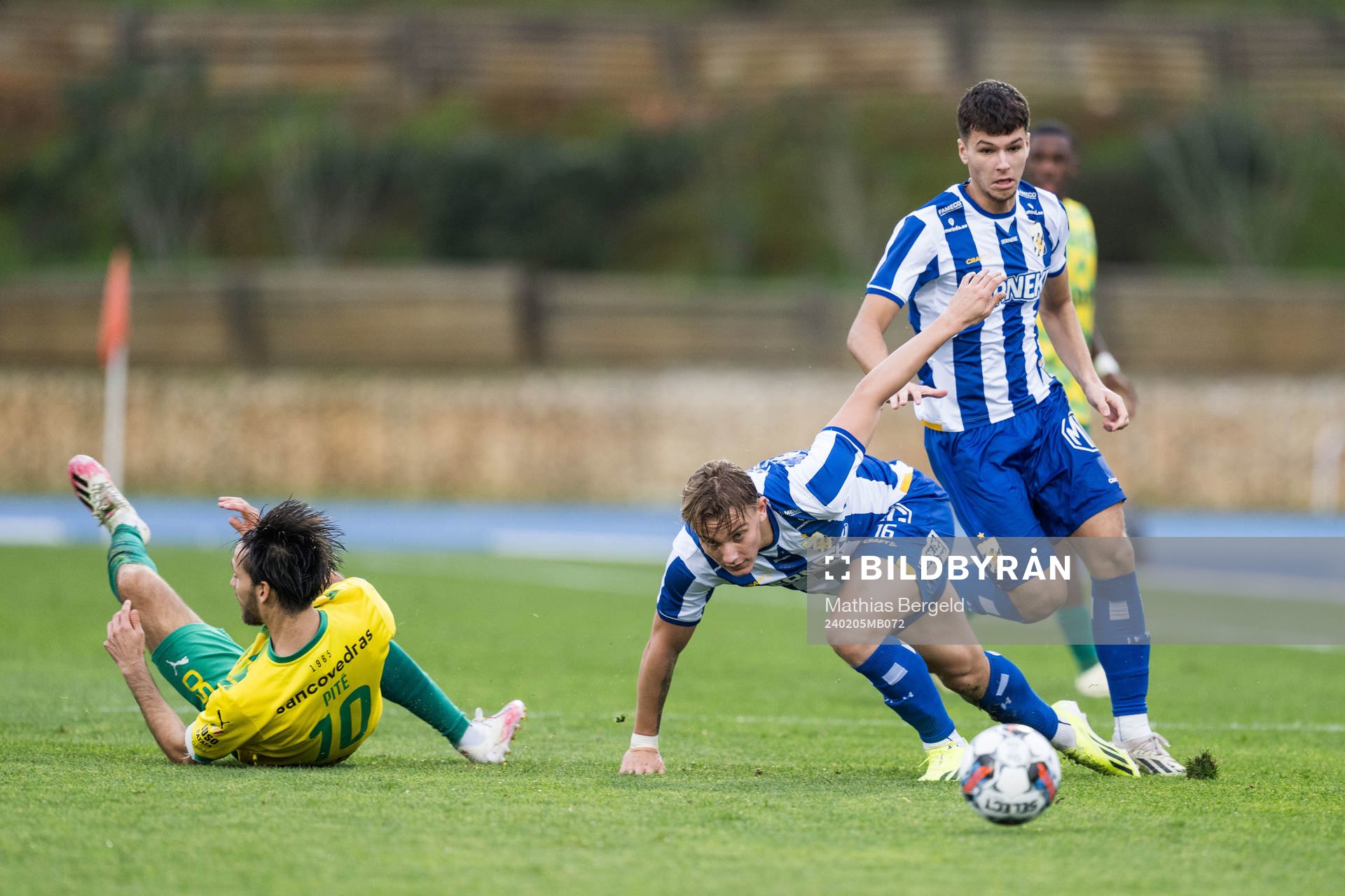 Linus Carlstrand and Lion Beqiri of IFK Göteborg