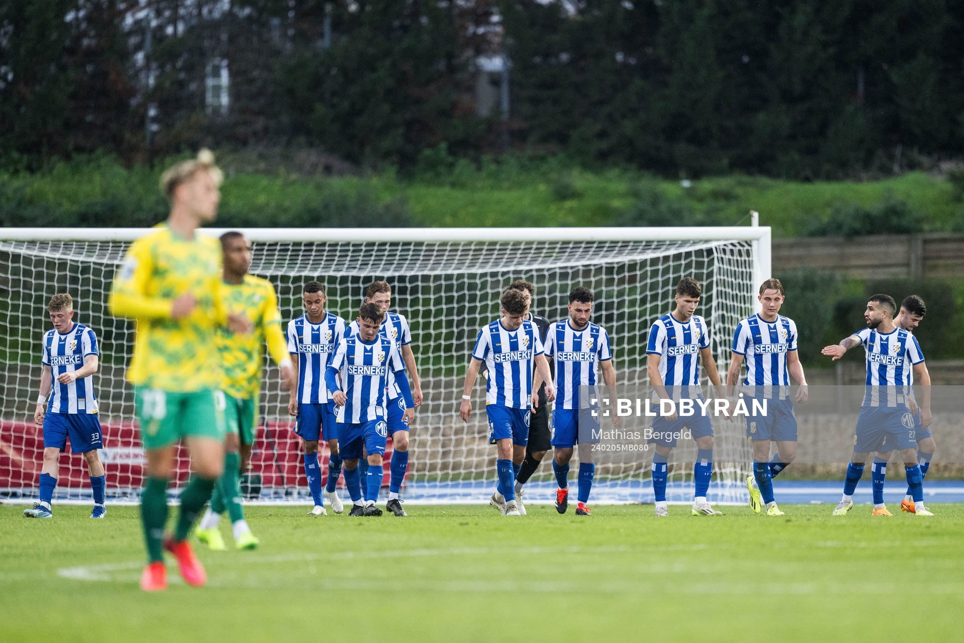 Players of IFK Göteborg look dejected