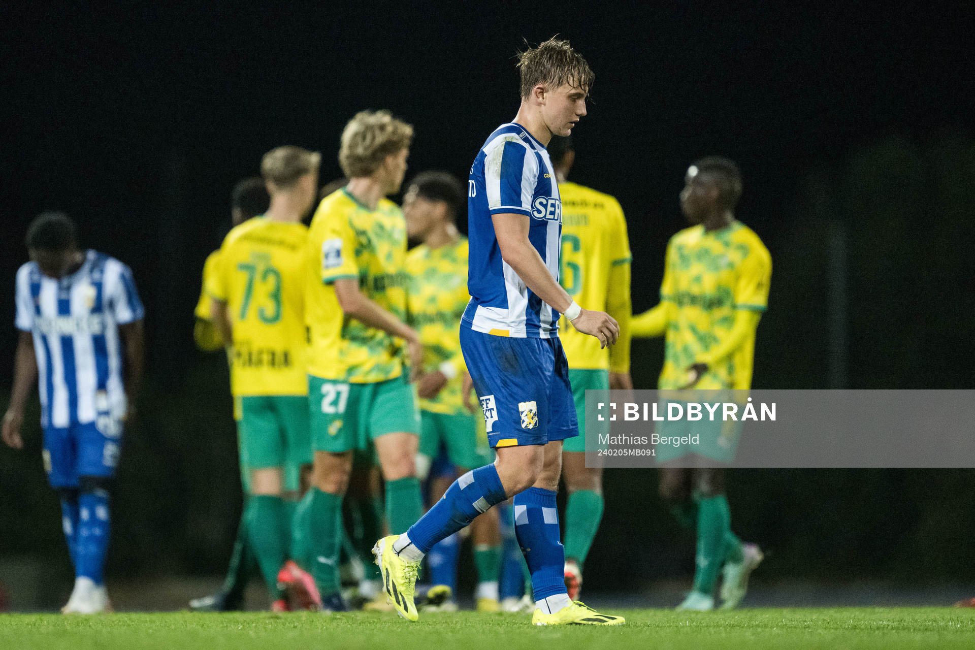 Linus Carlstrand of IFK Göteborg looks dejected