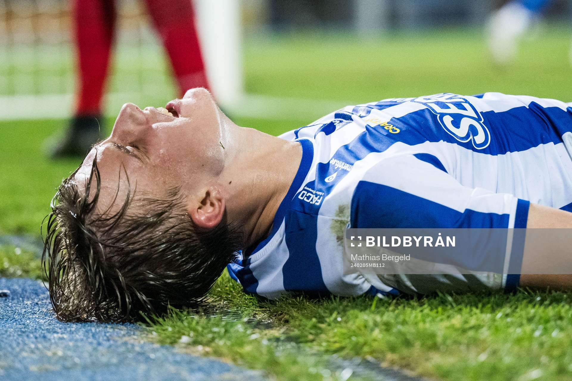 Linus Carlstrand of IFK Göteborg looks dejected