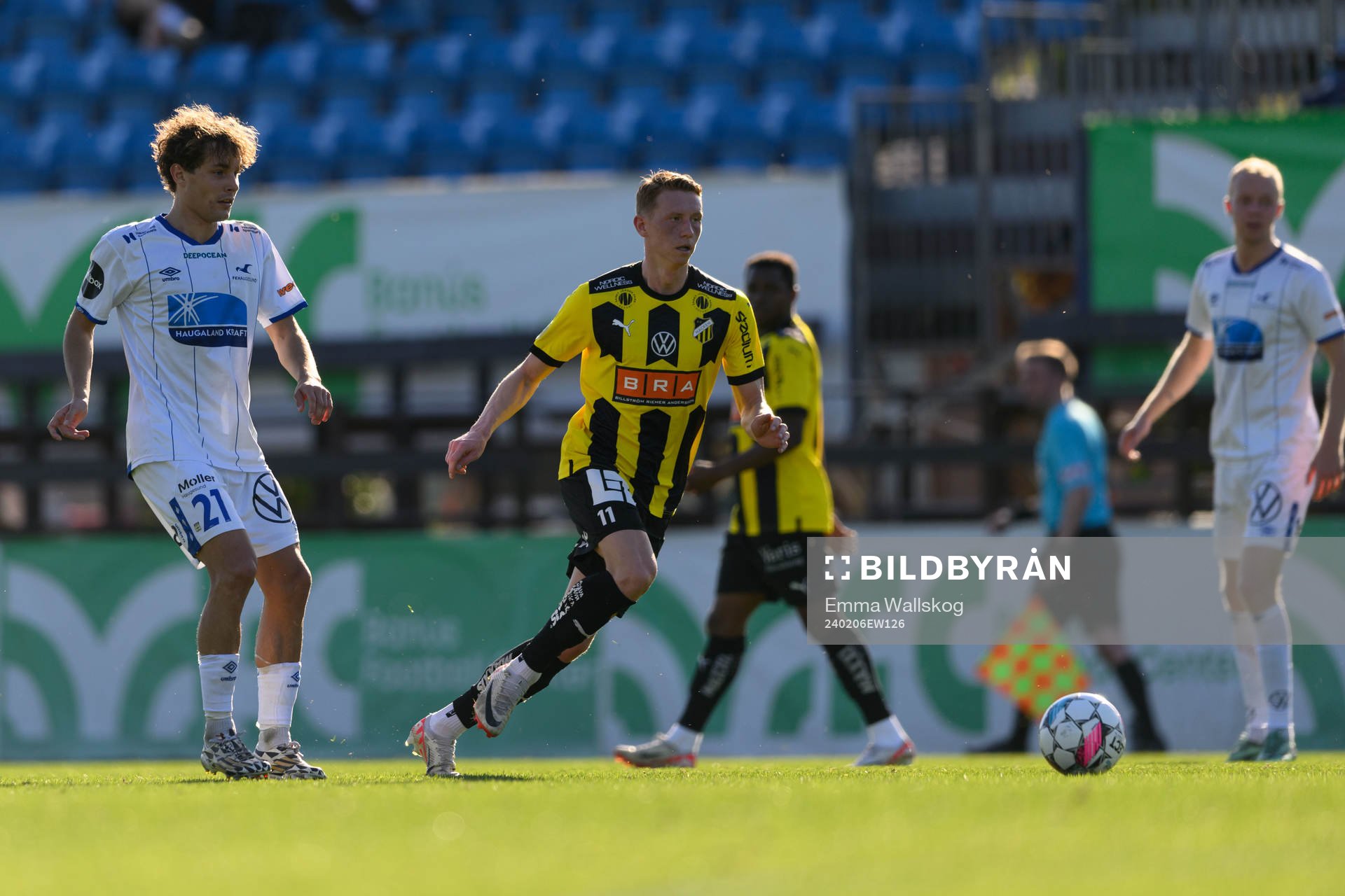 Julius Eskesen of Haugesund and Julius Lindberg of Häcken