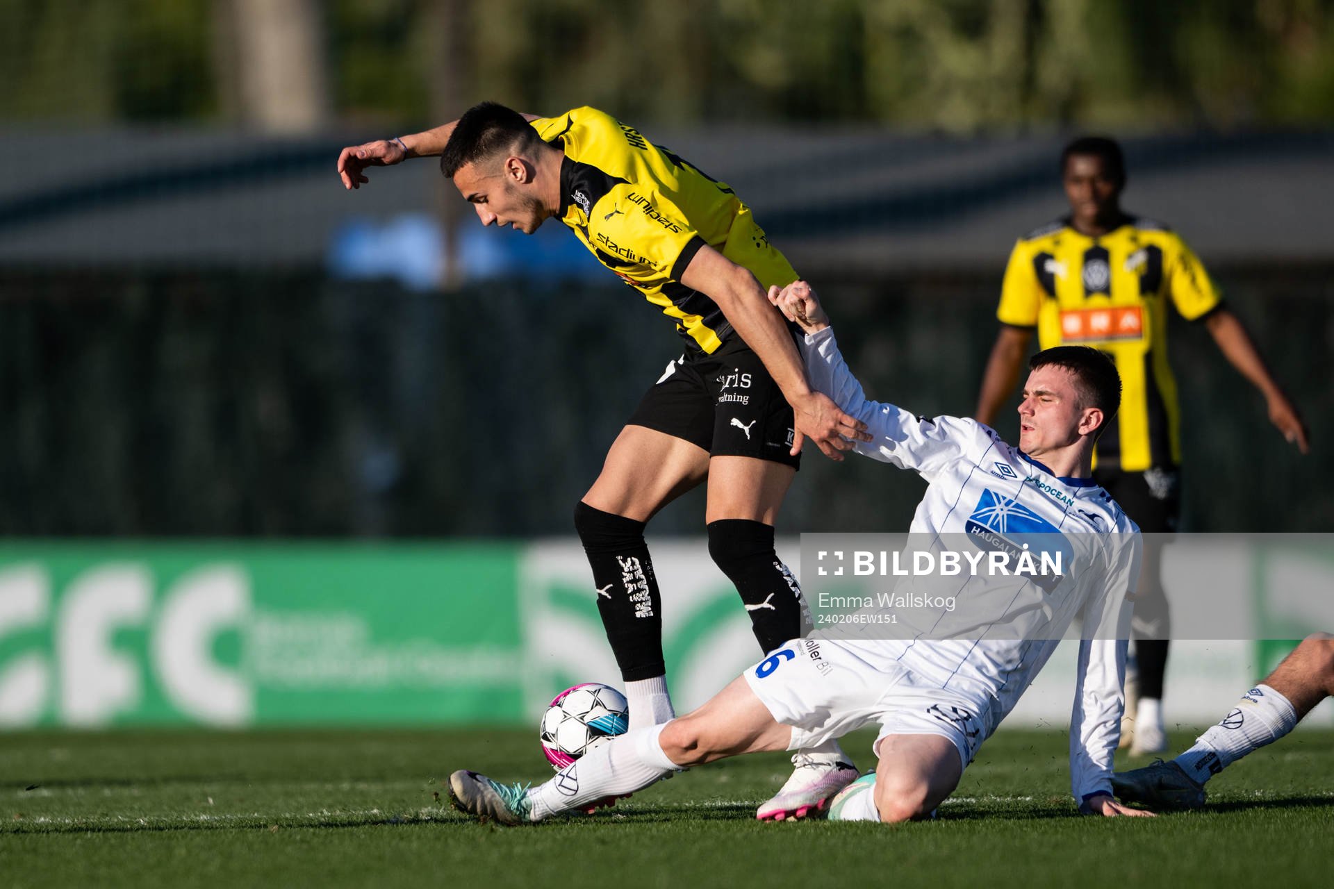 Srdjan Hrstic of Häcken and Hlynur Freur Karlsson of