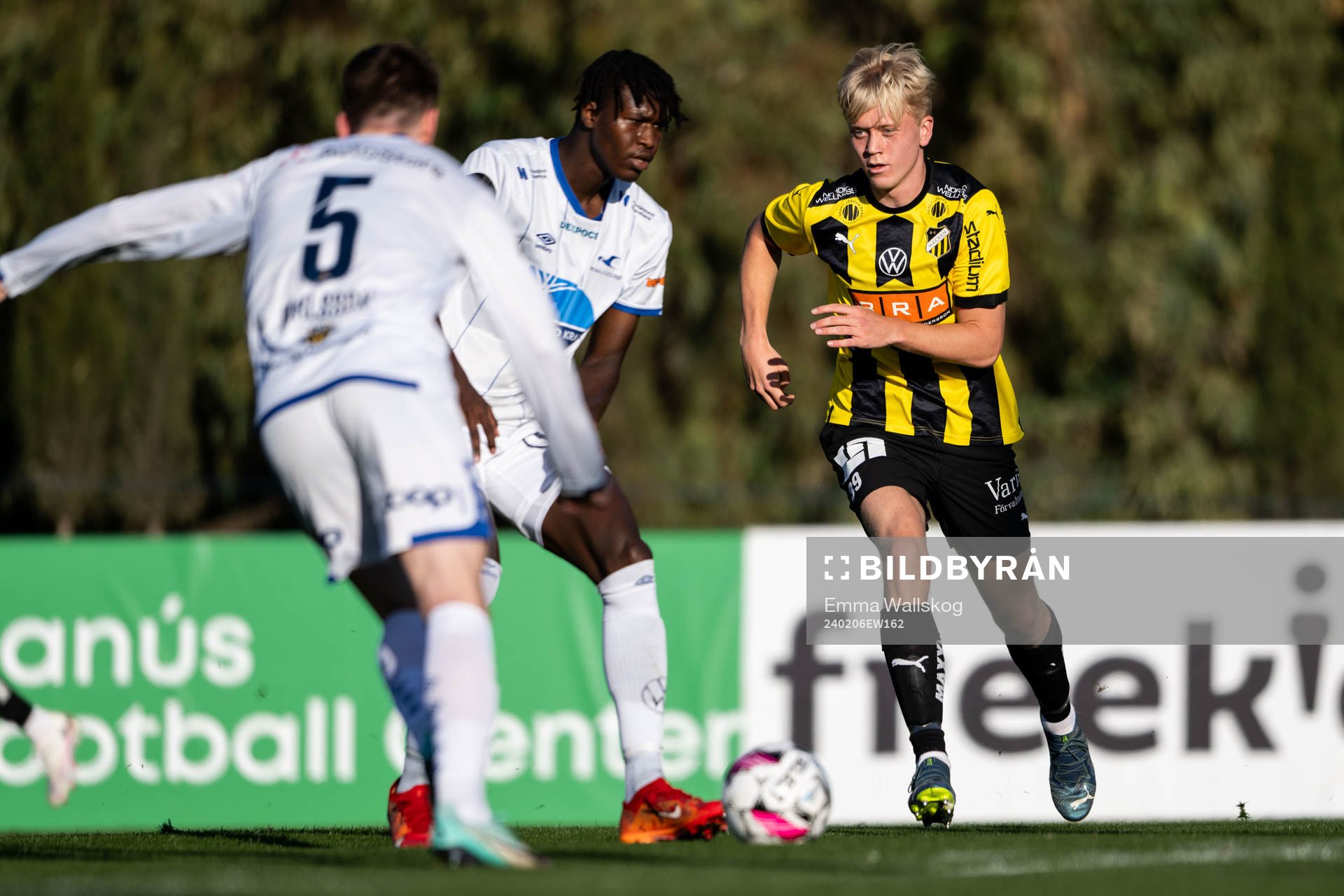Madiodio Dia of Haugesund and Isak Brusberg of Häcken