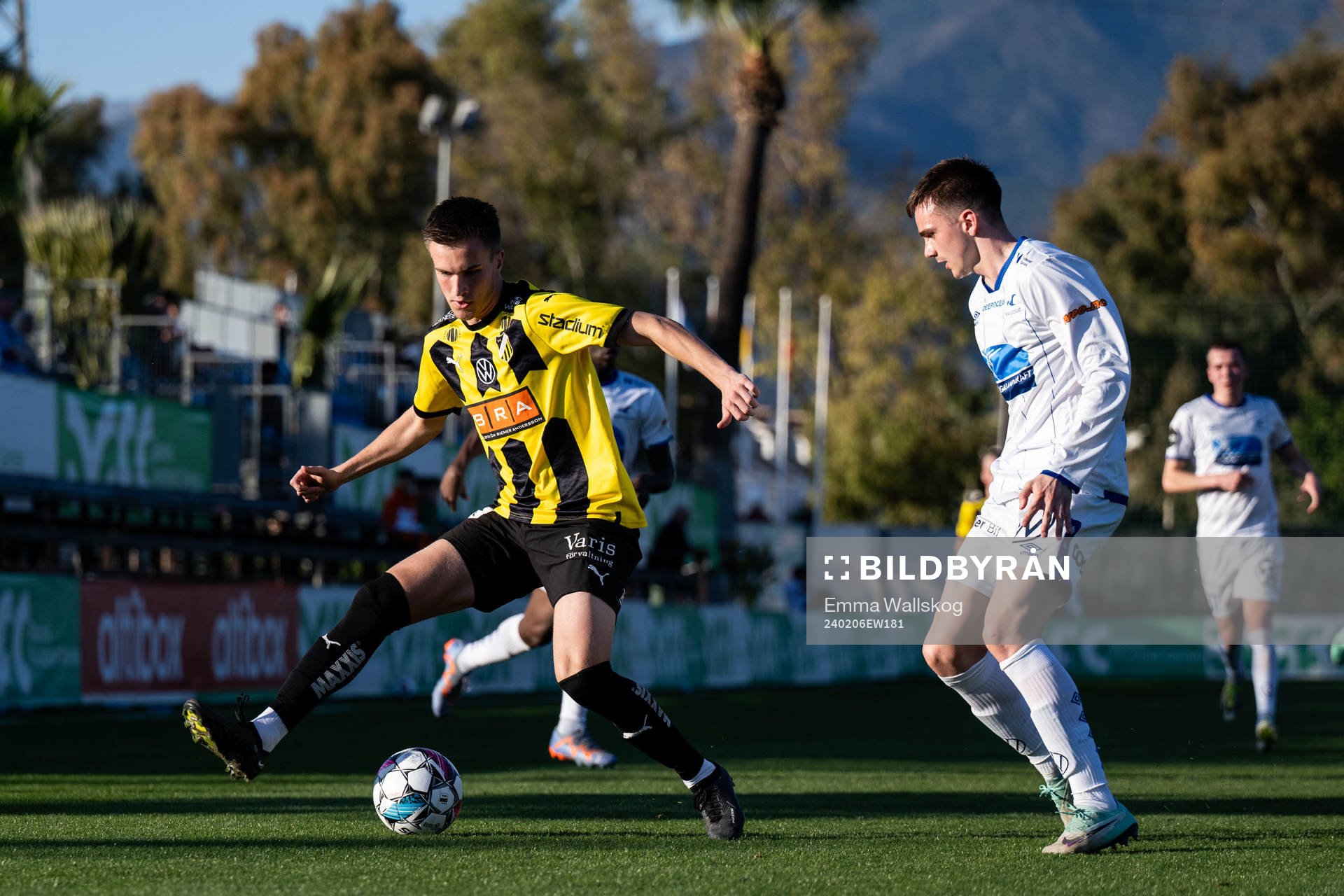 Joel Hjalmar of Häcken and Hlynur Freur Karlsson of