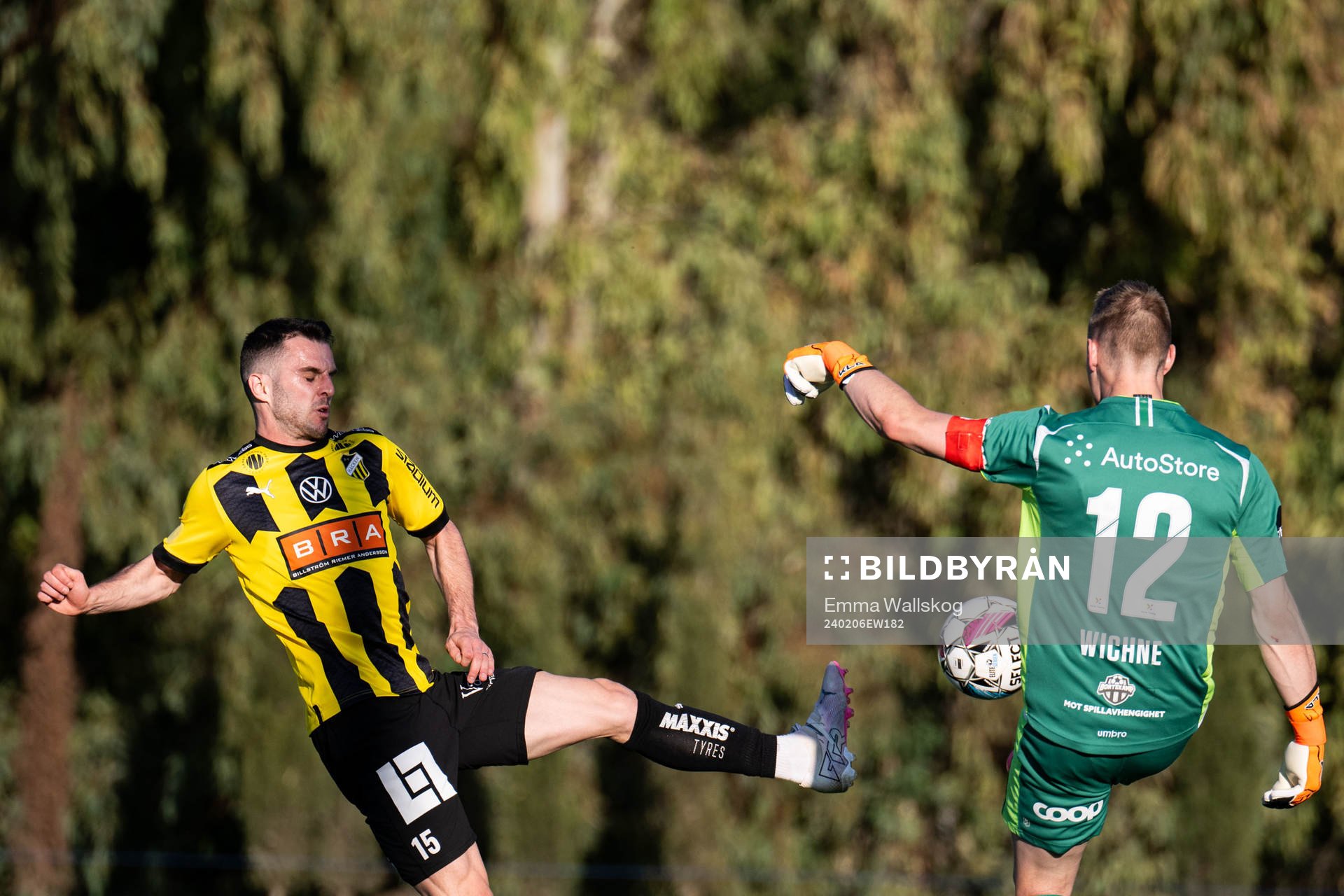Kadir Hodzic of Häcken and goalkeeper Amund Wichne of Haugesund during the friendly football match between Häcken and Haugesund on February 6, 2024 in Marbella.