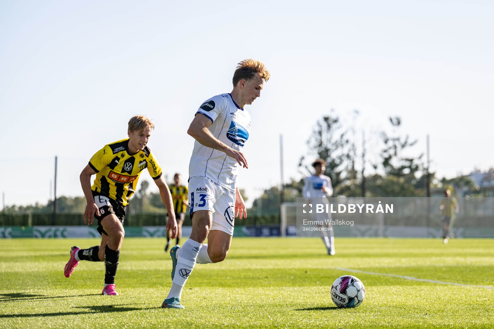Pontus Dahbo of Häcken and Oscar Krusnell of Haugesund