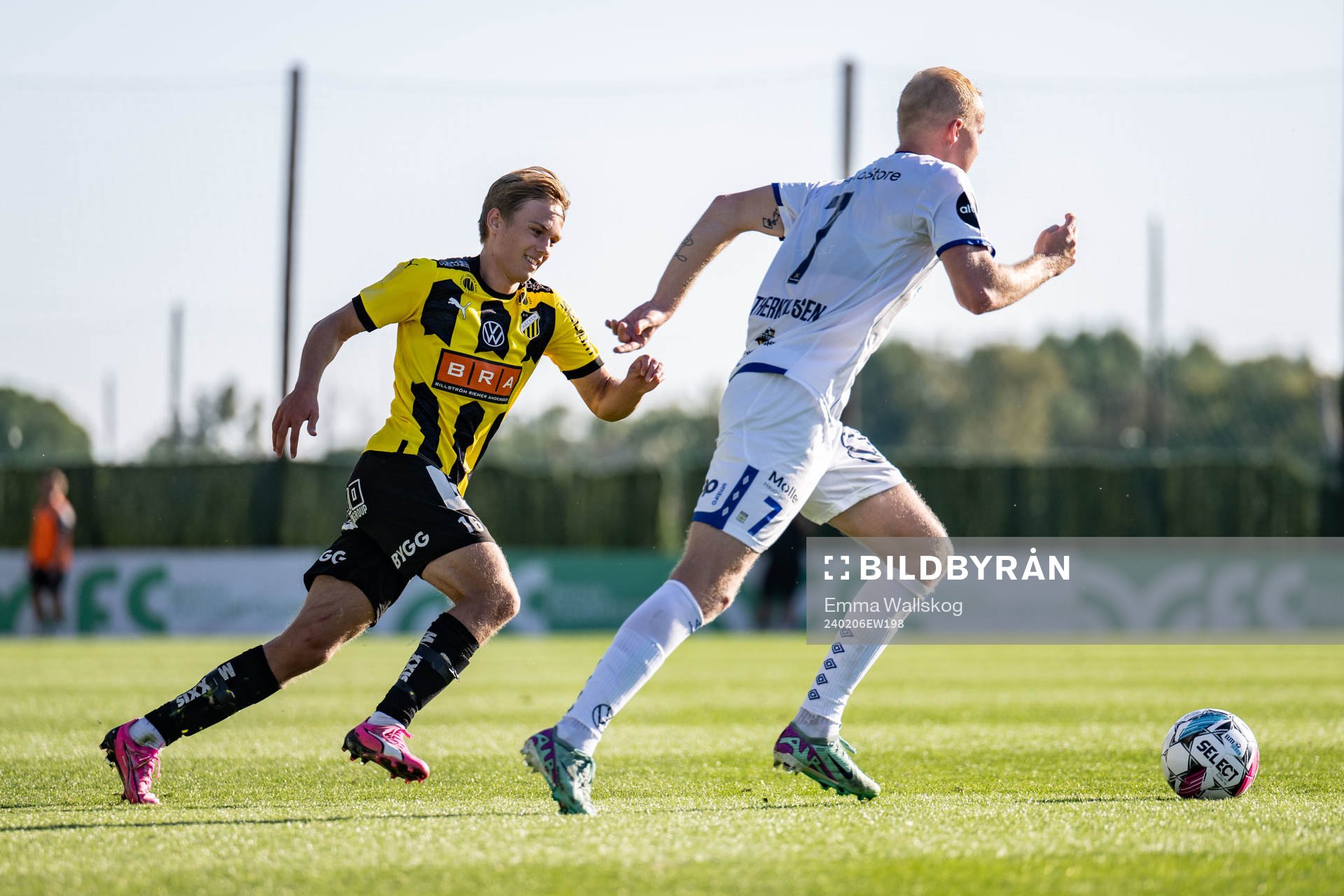 Pontus Dahbo of Häcken and Peter Therkildsen of Haugesund