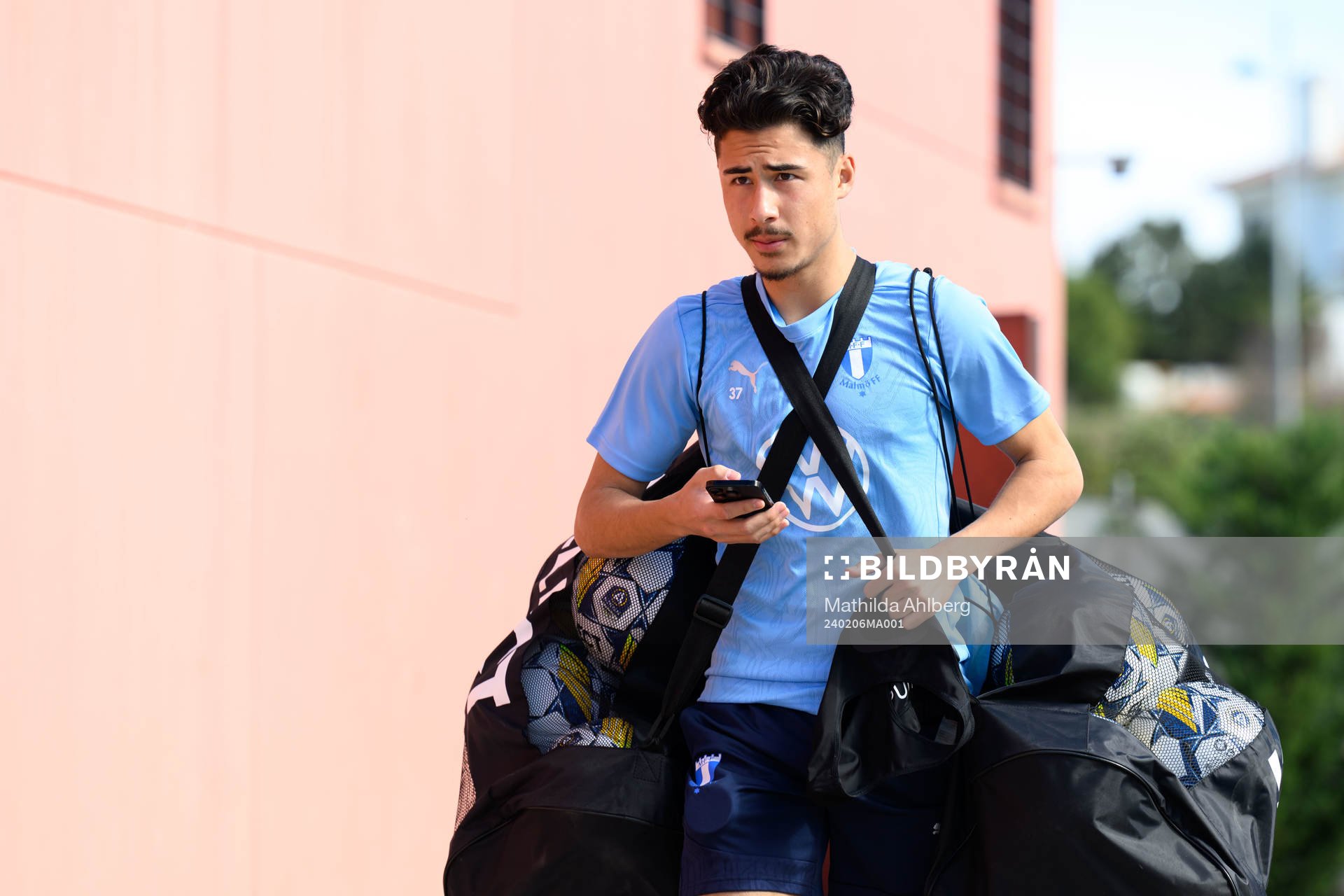 Malmö FFs Adrian Skogmar under en träning med Malmö FF den 6 februari 2024 i Estepona. 