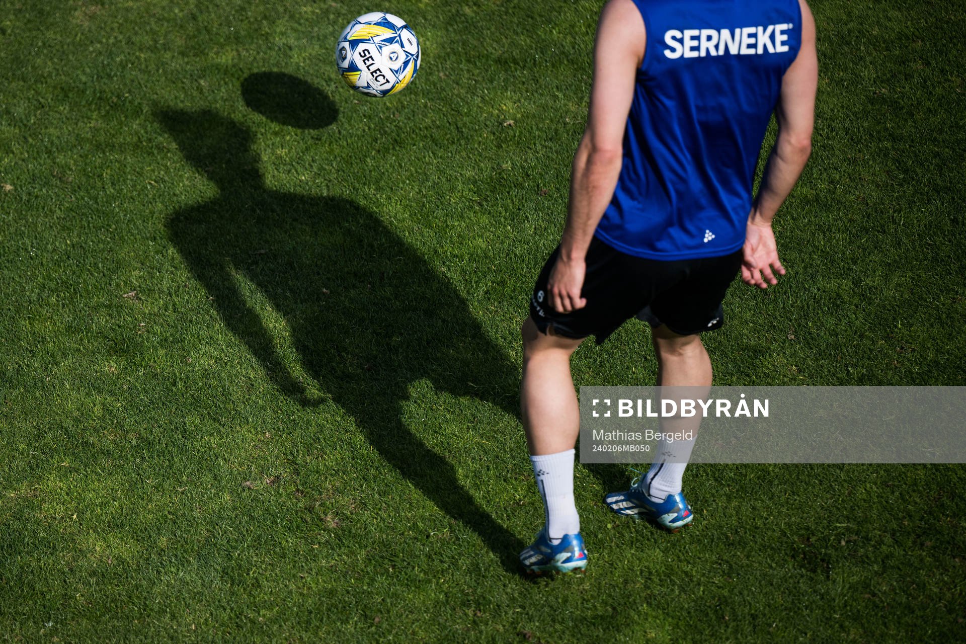 Skugga av spelare under en träning med IFK Göteborg den 6 februari 2024 i Alvor. 