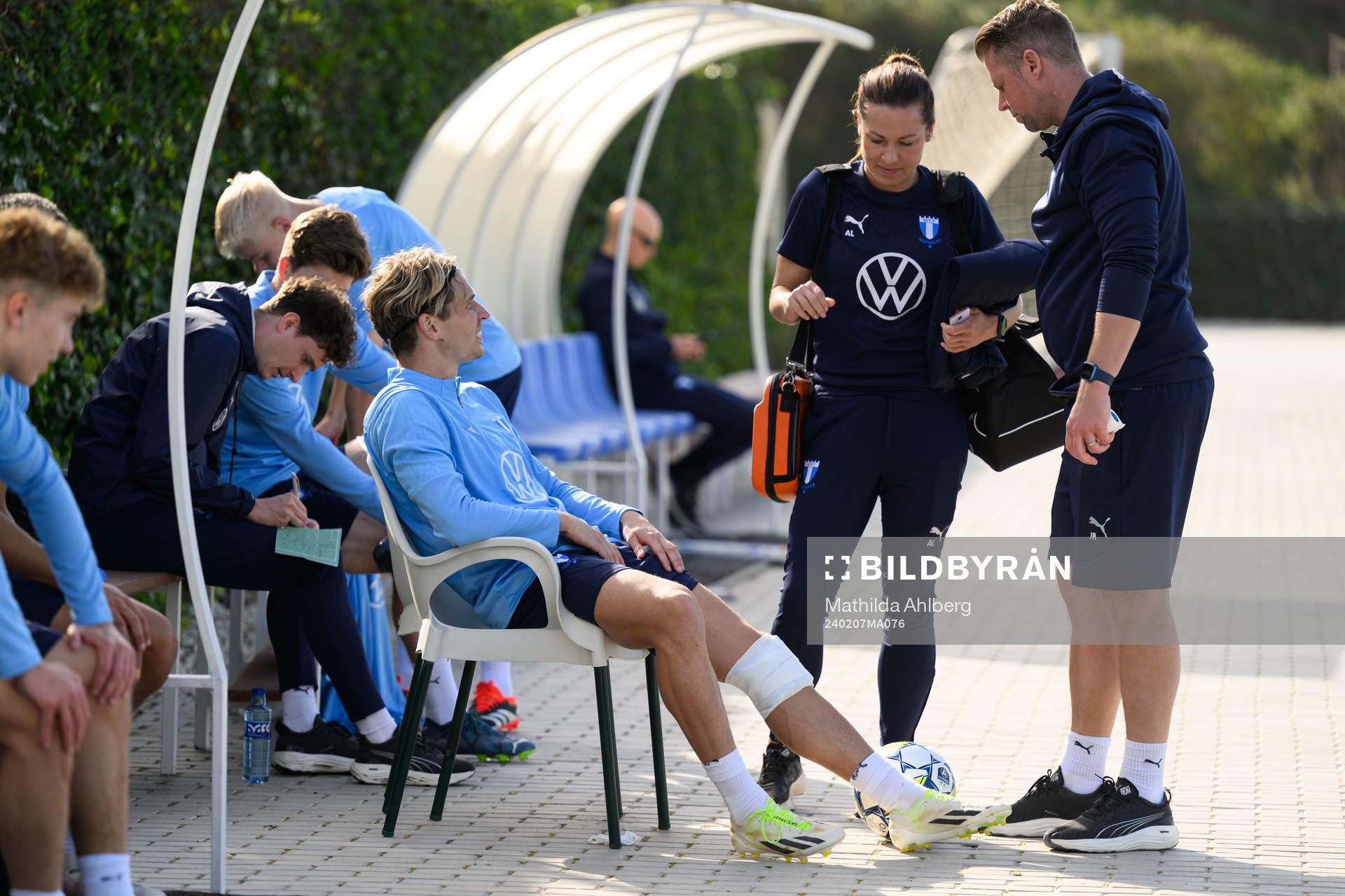 Malmö FFs Jens Stryger Larsen, läkare Amanda Lahti och