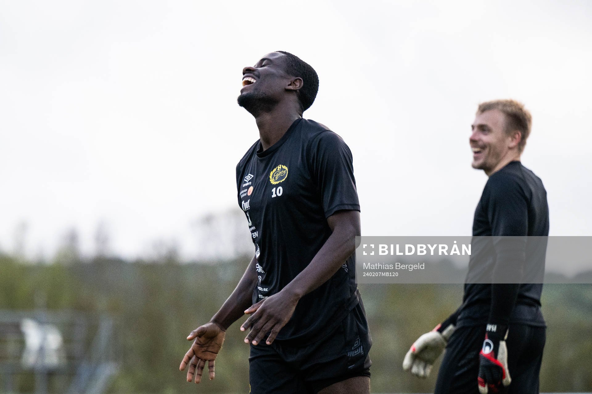 Michael Baidoo och målvakt Isak Pettersson