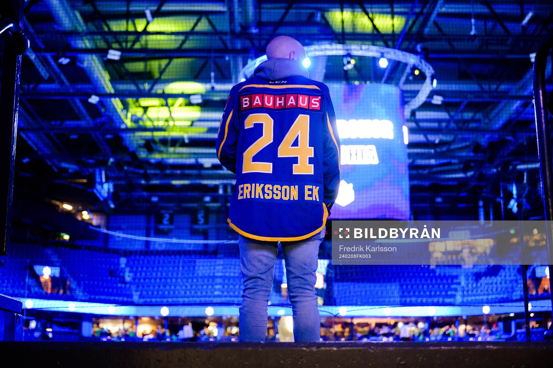 Supporter of Sweden ahead the Beijer Hockey Games between