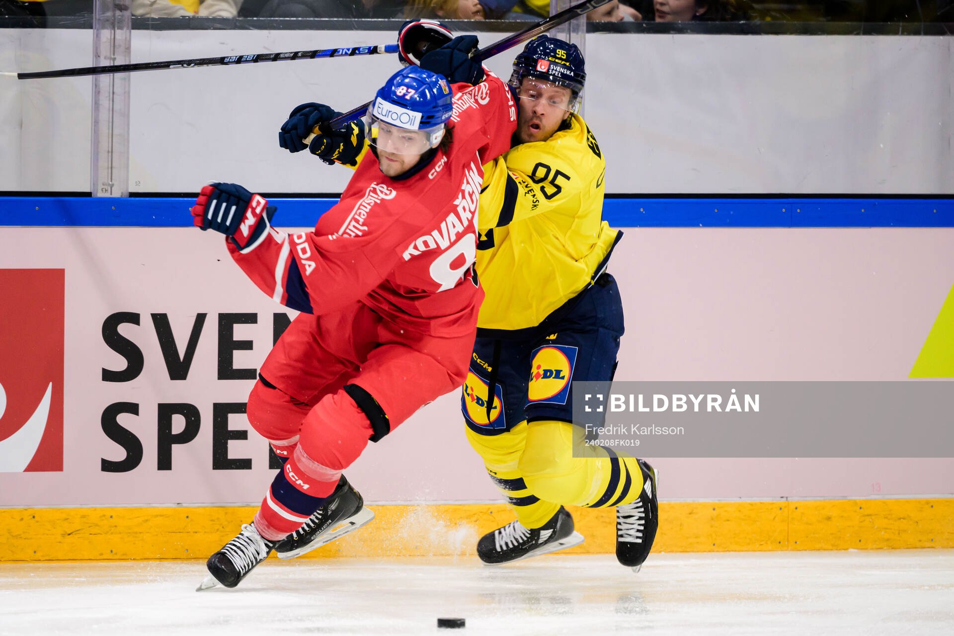 Michal Kovarcik of Czech Republic and Jacob de la Rose of