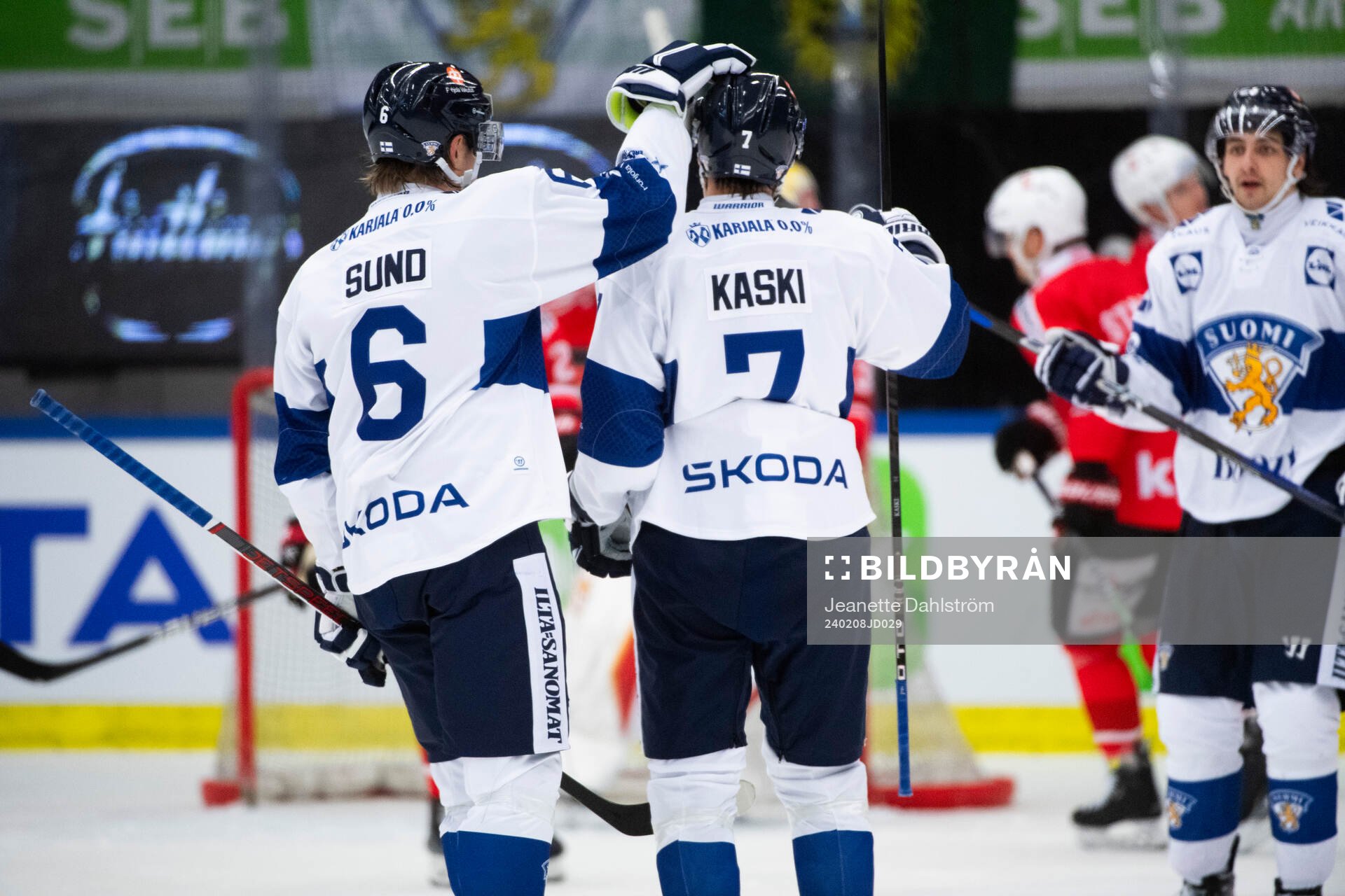 Oliwer Kaski of Finland scores