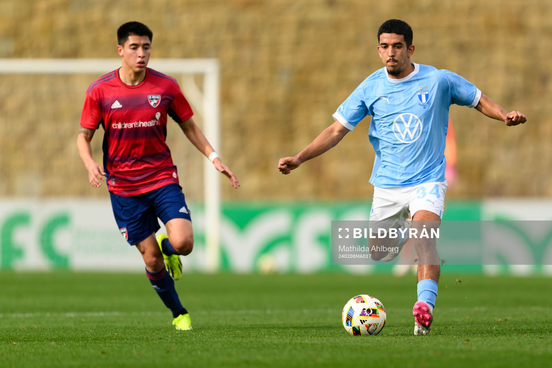 Farfan Marco of Dallas and Zakaria Loukili of Malmö FF