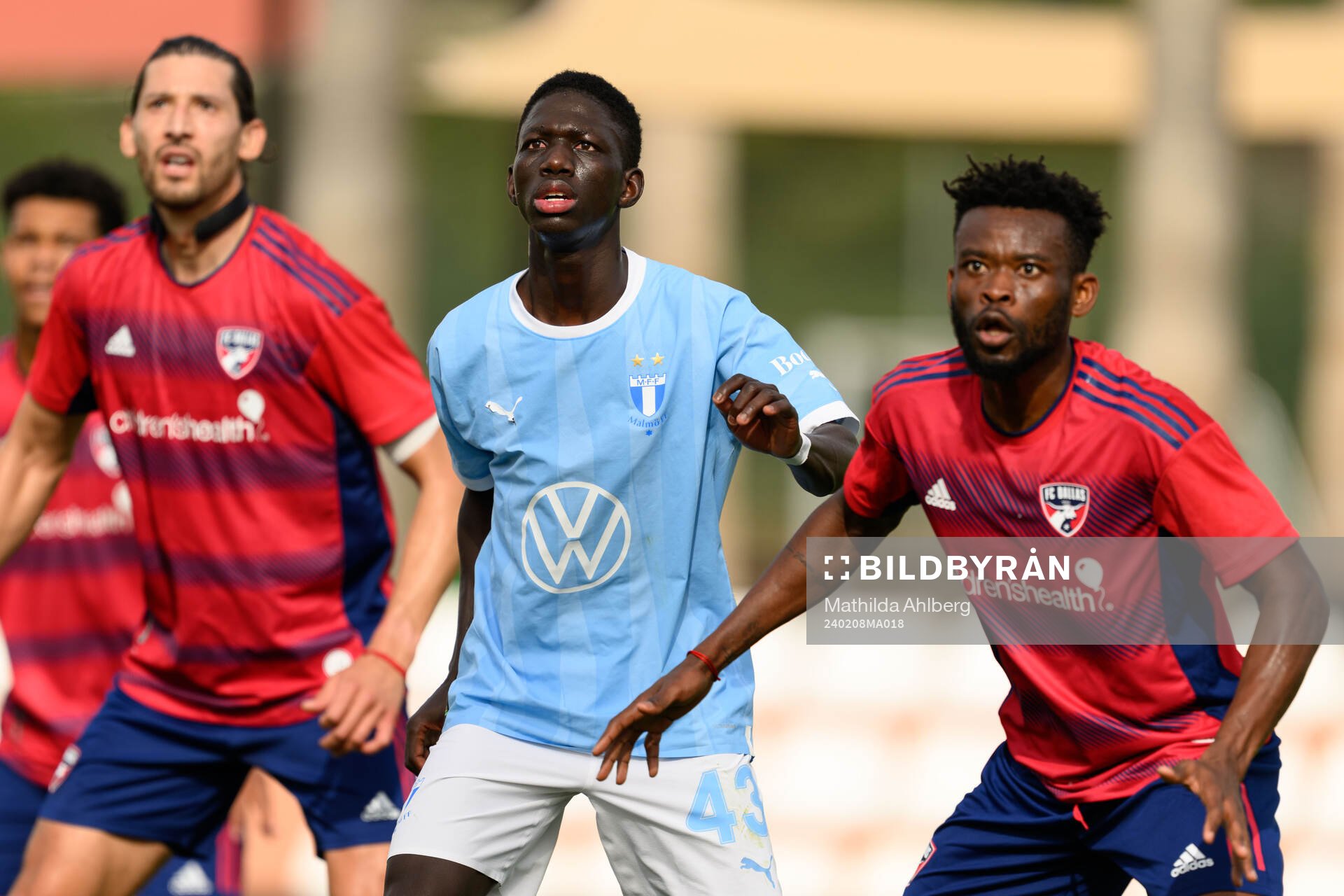 Mamadou Diagne of Malmö FF and Eugene Ansah of Dallas