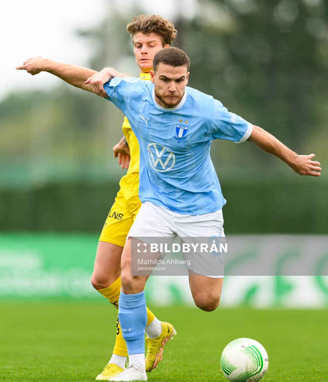 Marius Lode of Bodø/Glimt and Gabriel Busanello of Malmö