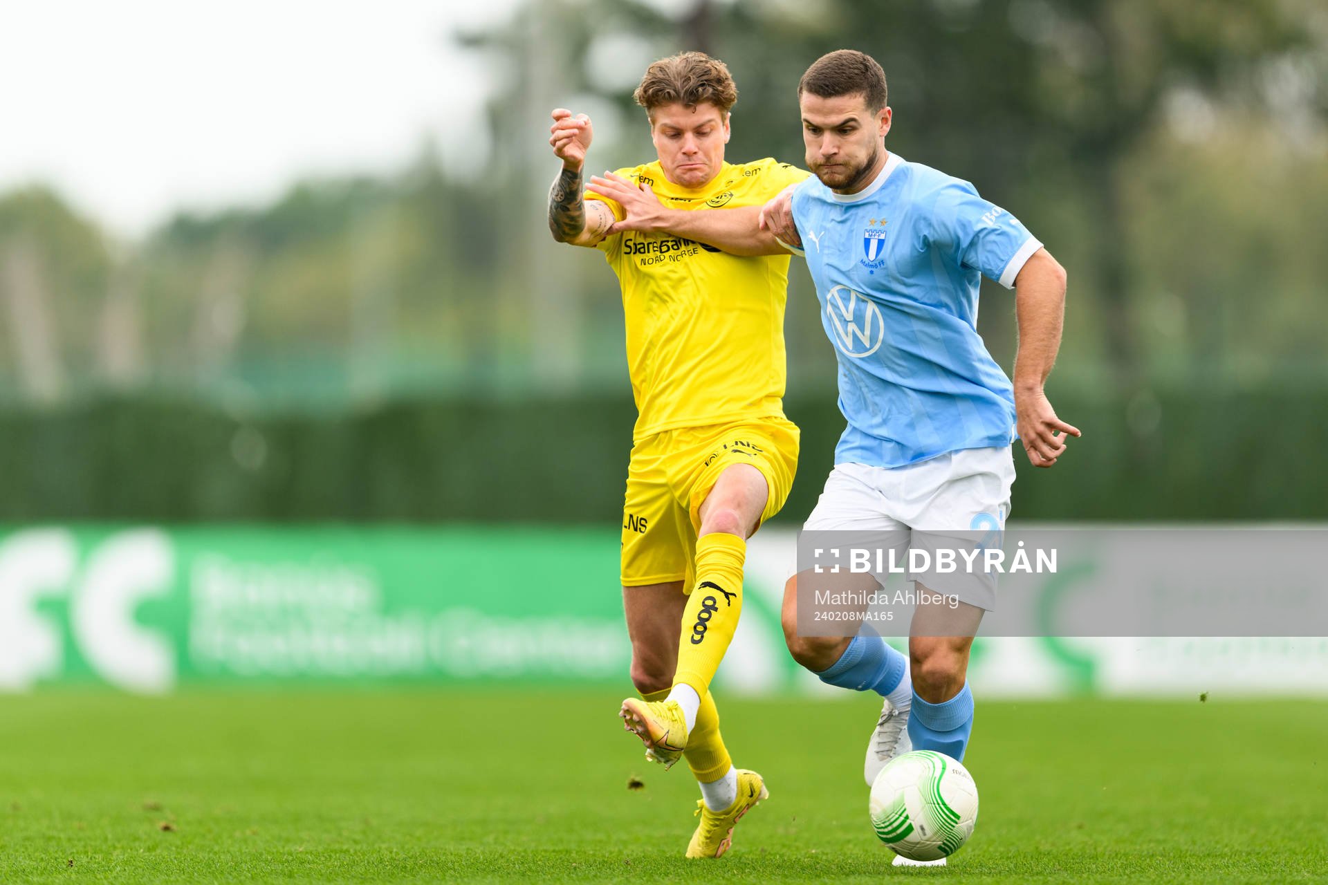 Marius Lode of Bodø/Glimt and Gabriel Busanello of Malmö