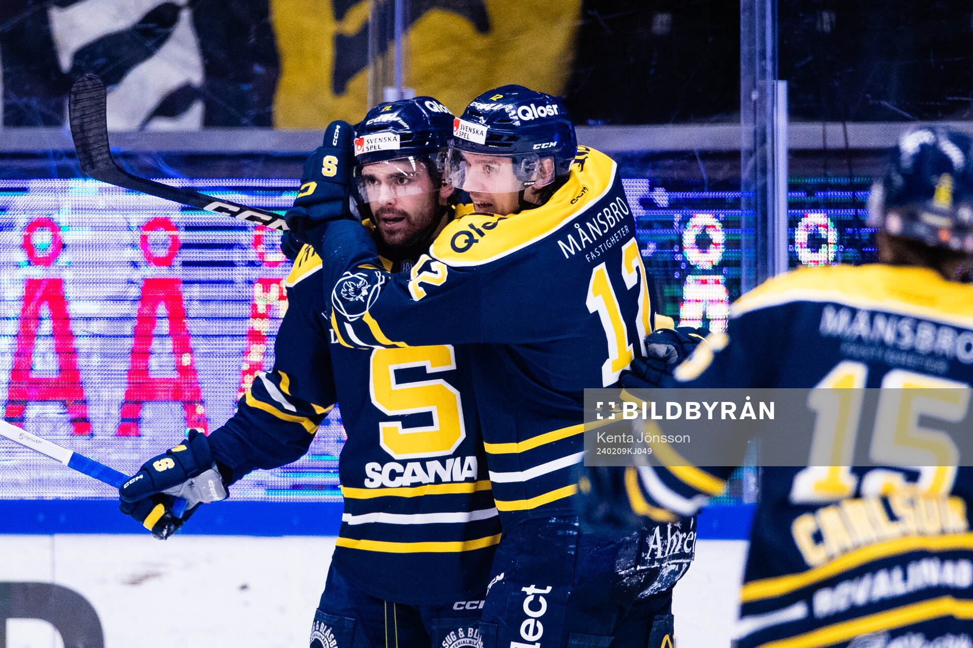 Södertäljes Dominic Turgeon jublar med Viktor Liljegren