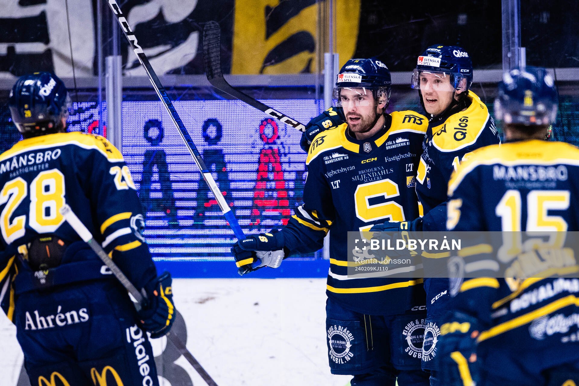 Södertäljes Dominic Turgeon jublar med Viktor Liljegren