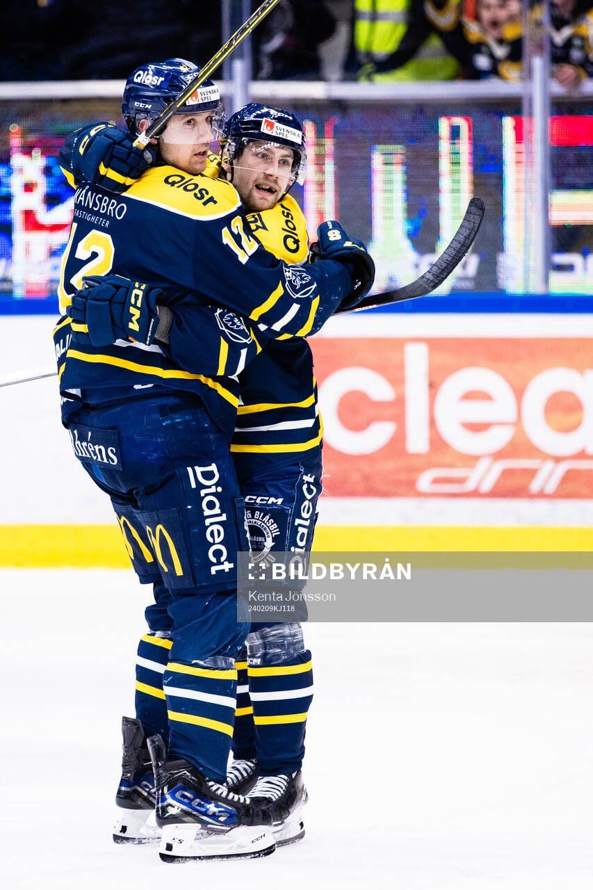 Södertäljes Viktor Liljegren jublar med Hampus Harlestam