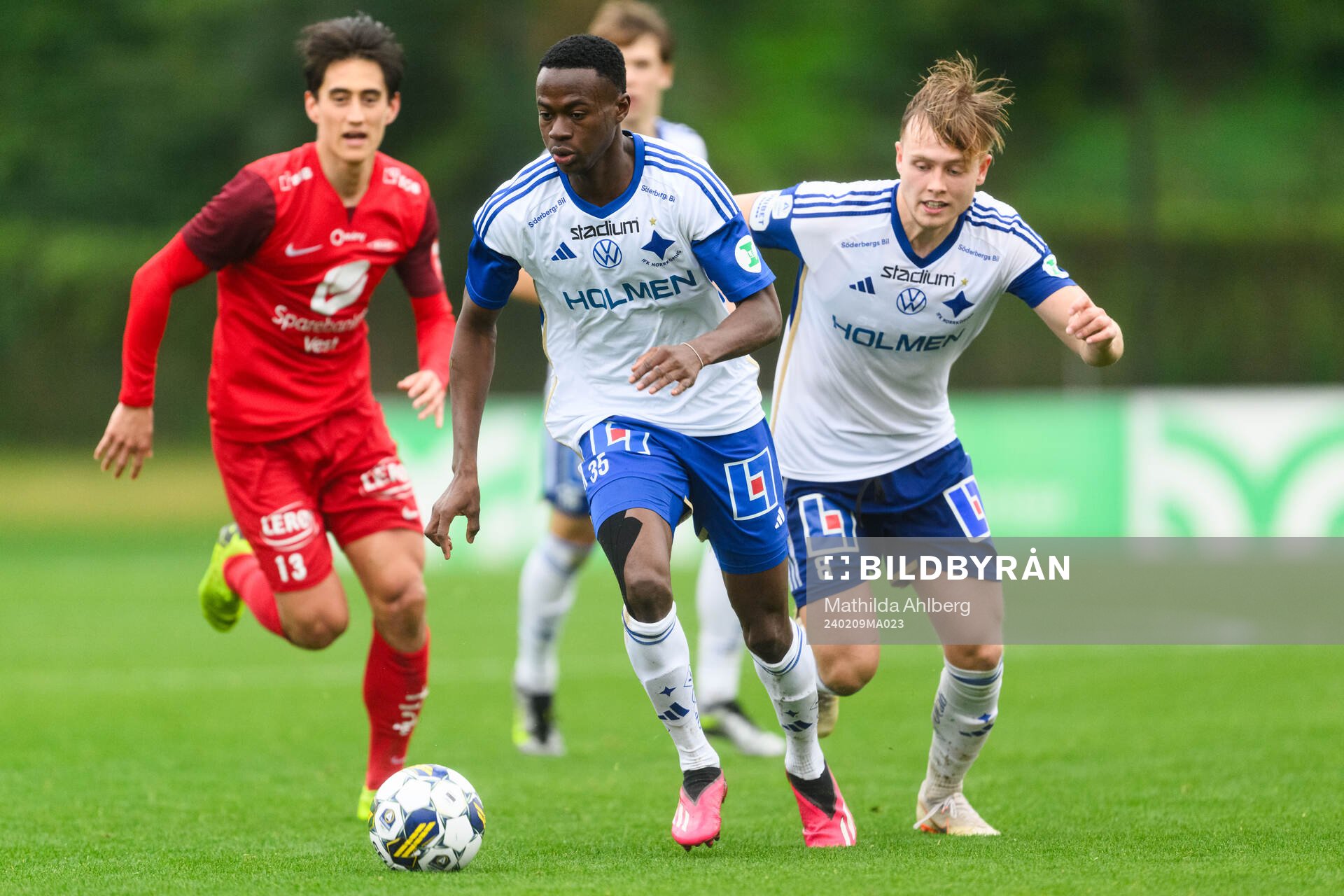 Stephen Bolma and Isak Andri Sigurgeirsson of IFK