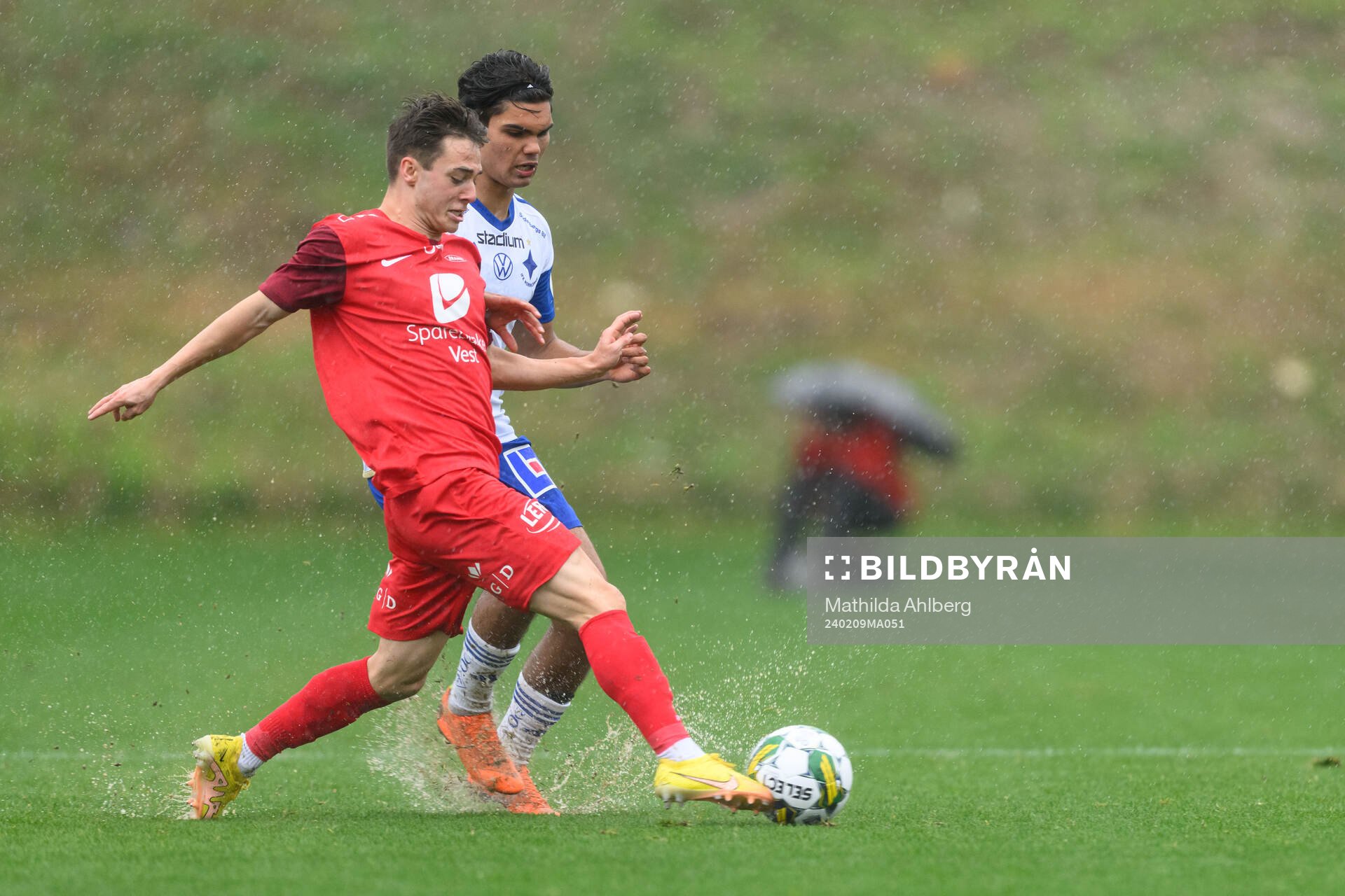 Vegard Hagen of Brann and Noel Sernelius of IFK Norrköping