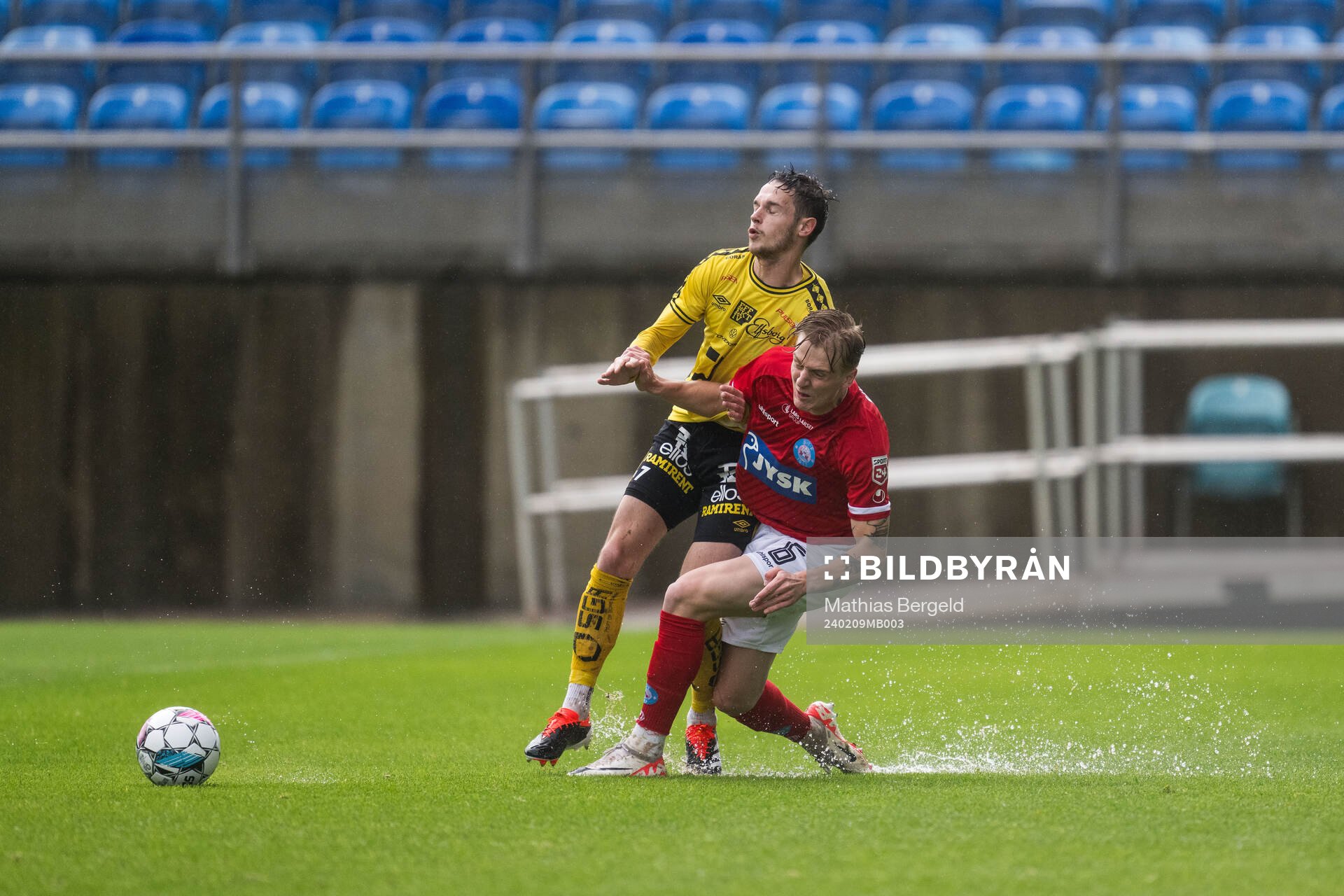 Jens Jakob Dyhr Thomasen of Elfsborg and Pelle Mattsson of