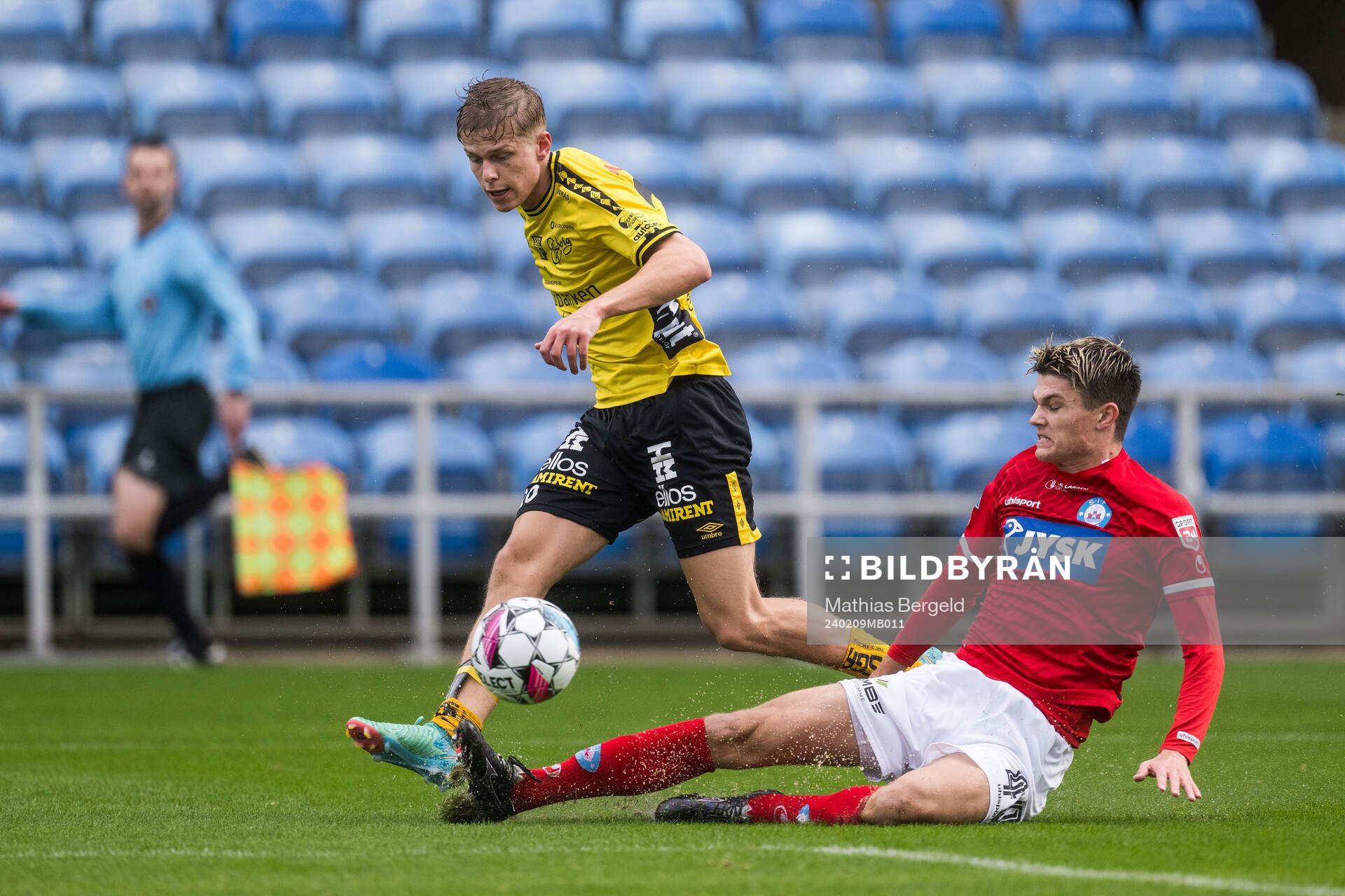 Gottfrid Rapp of Elfsborg and Alexander Busch of Silkeborg