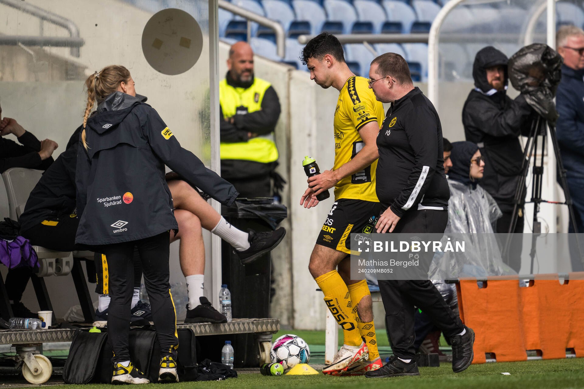 Dion Krasniqi of Elfsborg leaves the pitch