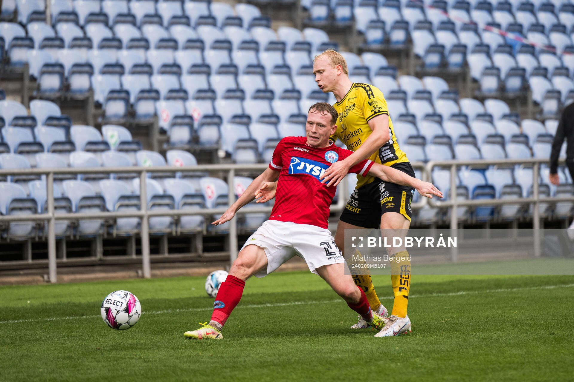 Anders Klynge of Silkeborg and André Boman of Elfsborg