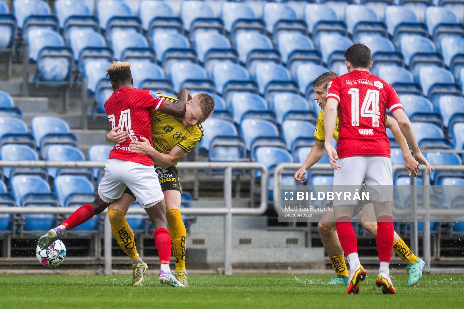 Lubambo Musonda of Silkeborg and Per Frick of Elfsborg