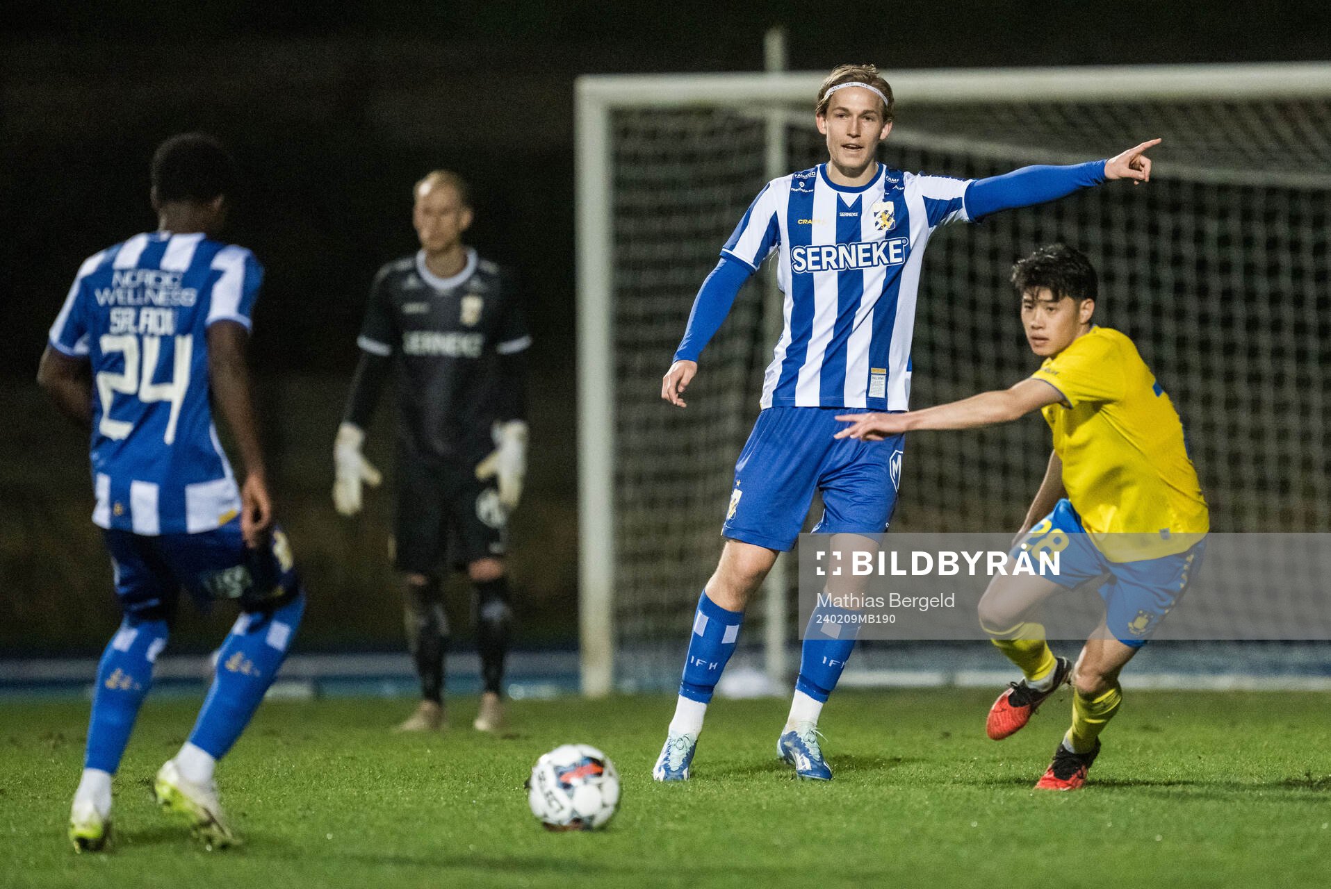 Johan Bångsbo of IFK Göteborg and Yuito Suzuki of Brøndby