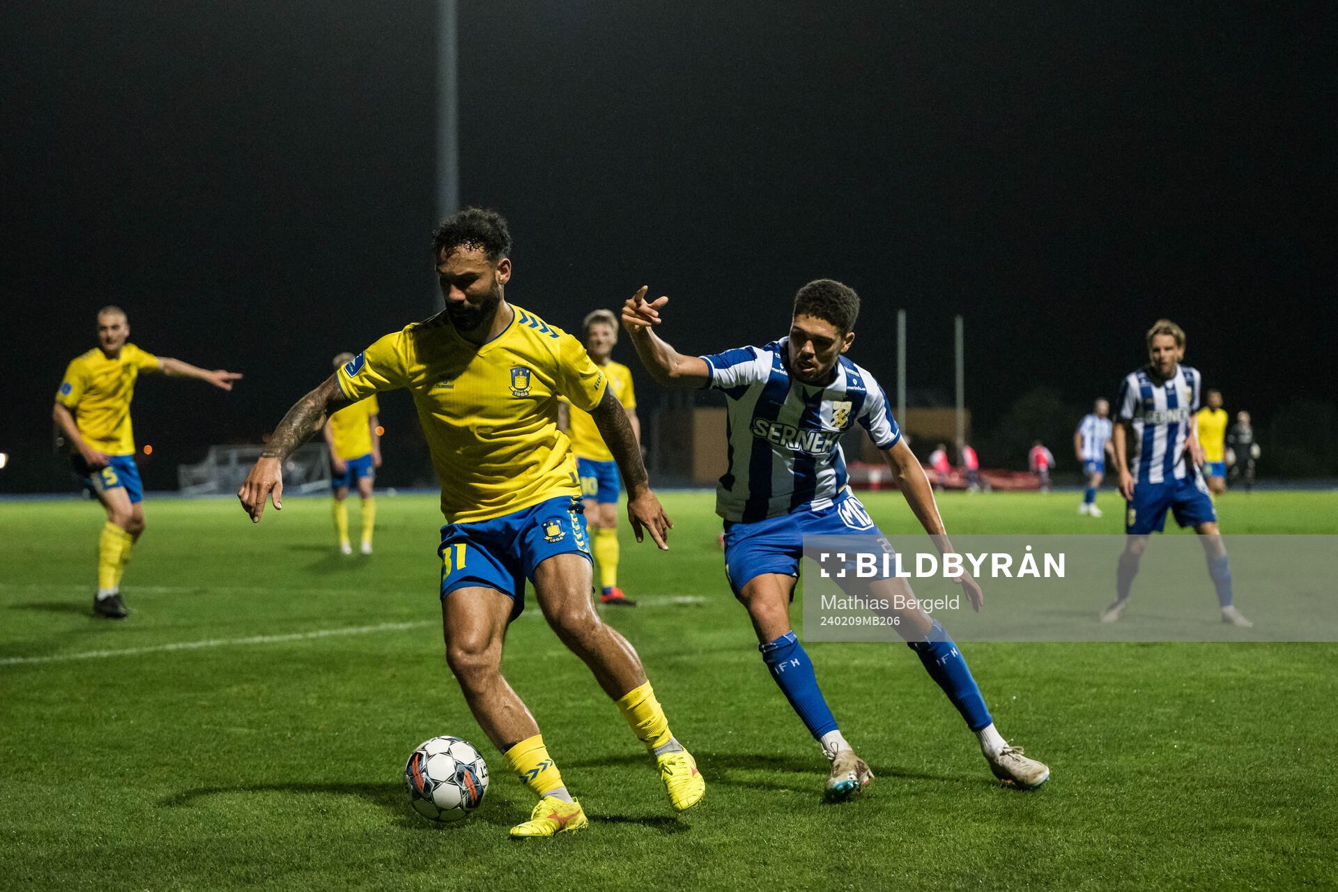 Sean Klaiber of Brøndby and Thomas Santos of IFK Göteborg