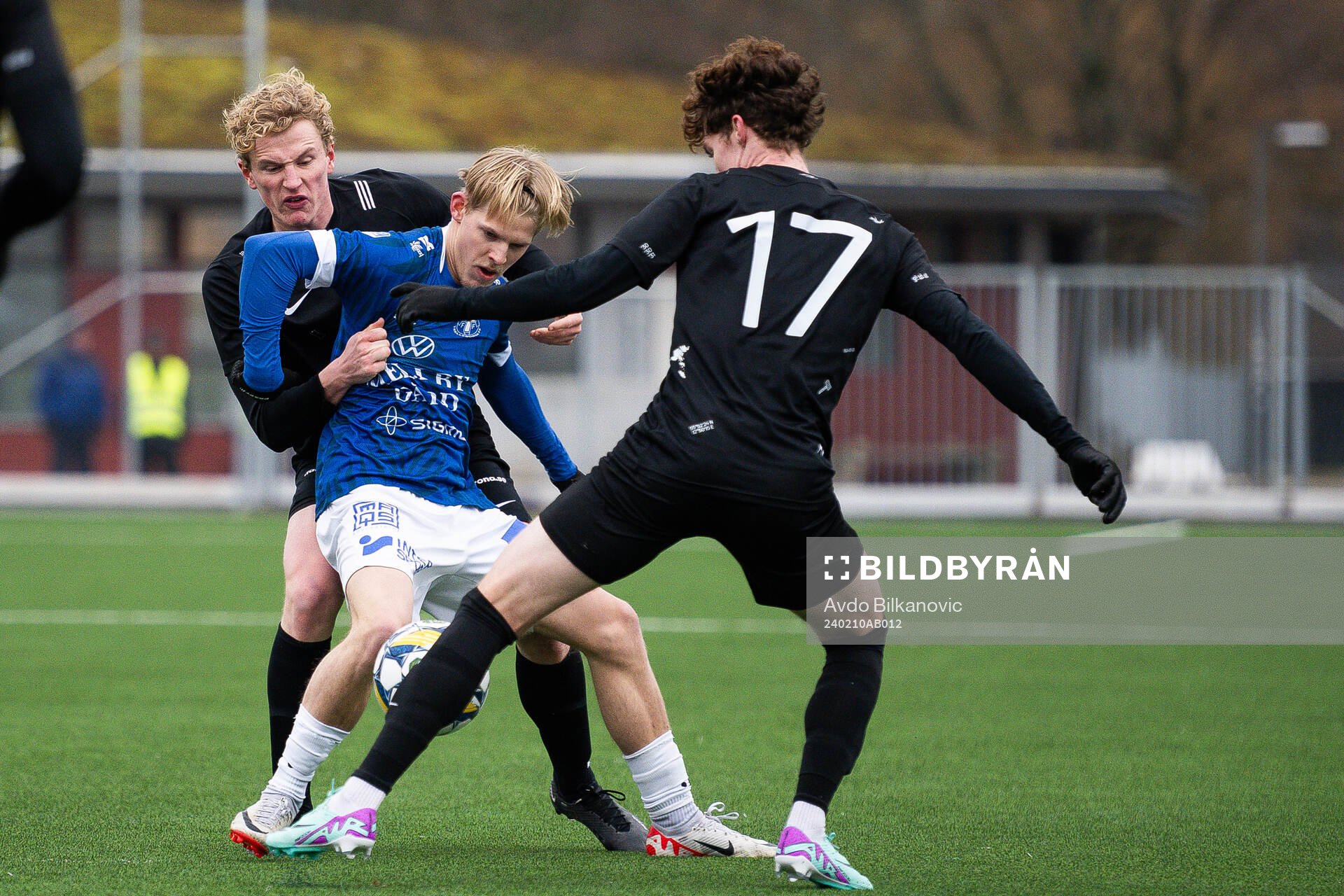 Landskronas Gustaf Westström håller fast Trelleborgs Loke