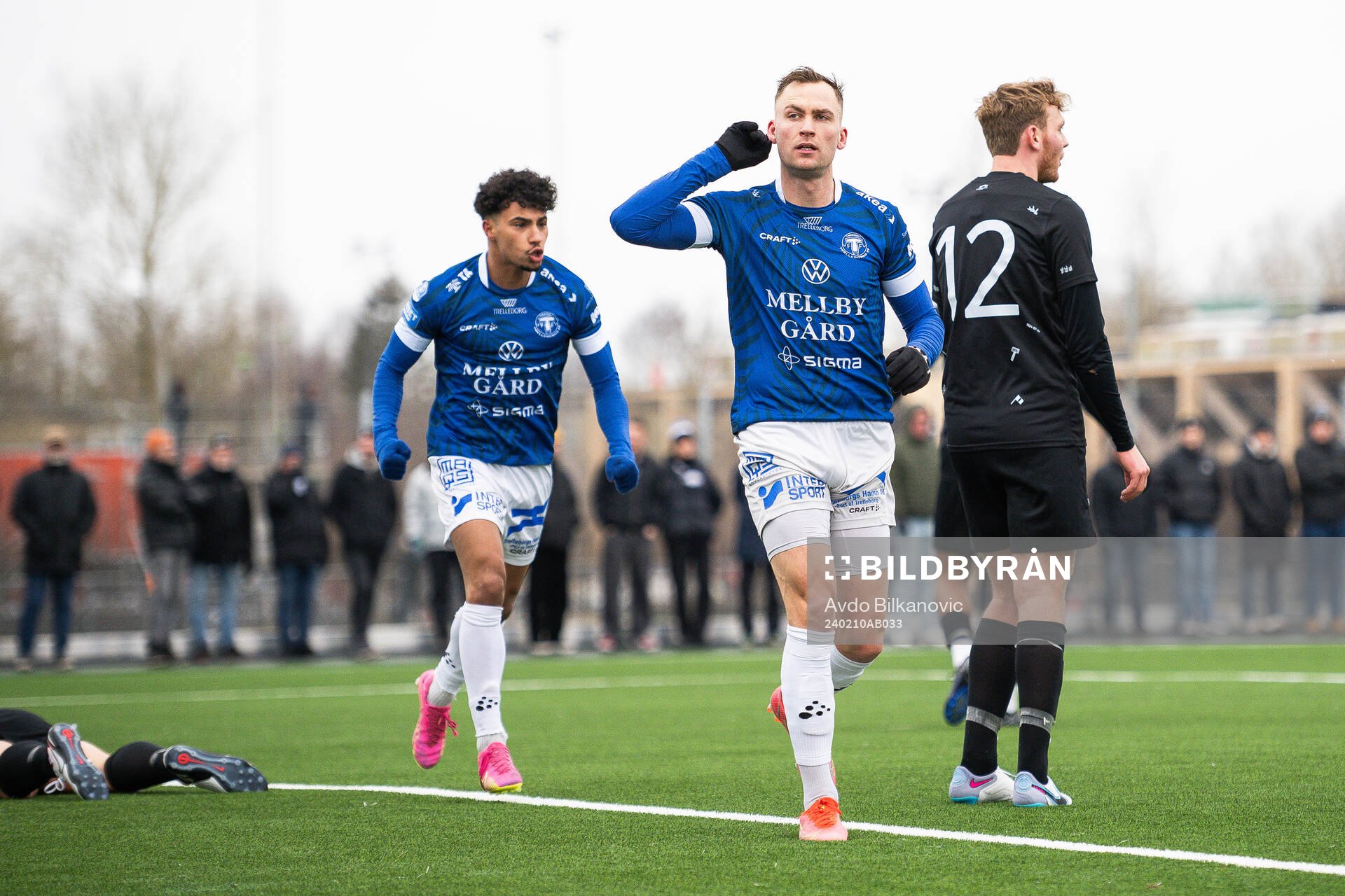 Trelleborgs Filip Bohman jublar under fotbollsmatchen i träningsmatchen mellan Landskrona BOIS och Trelleborg den 10 februari 2024 i Landskrona.