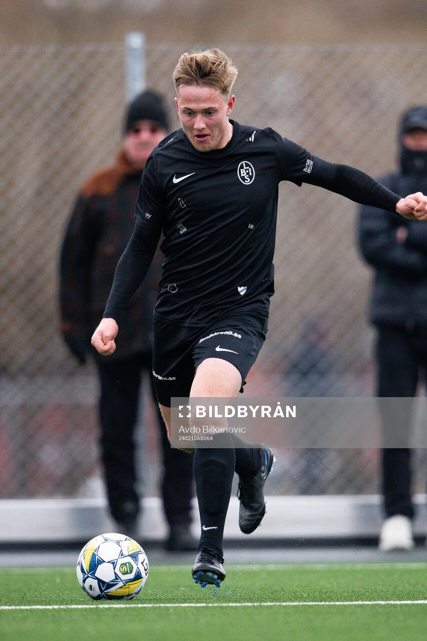 Landskronas Jesper Strid under fotbollsmatchen i träningsmatchen mellan Landskrona BOIS och Trelleborg den 10 februari 2024 i Landskrona.