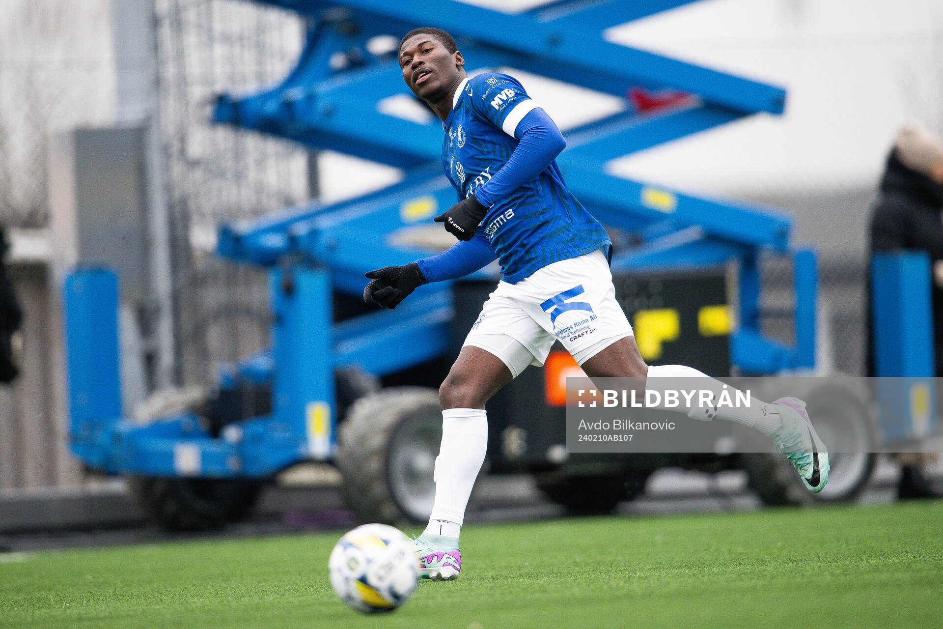 Trelleborgs Abel Ogwuche under fotbollsmatchen i träningsmatchen mellan Landskrona BOIS och Trelleborg den 10 februari 2024 i Landskrona. 