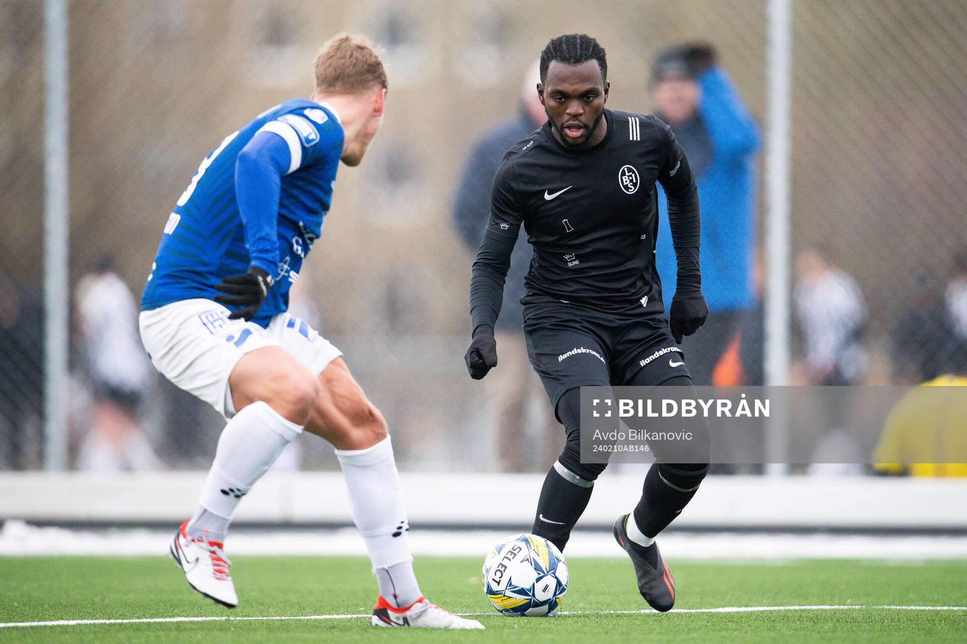 Landskronas Kofi Fosuhene Asare under fotbollsmatchen i träningsmatchen mellan Landskrona BOIS och Trelleborg den 10 februari 2024 i Landskrona.