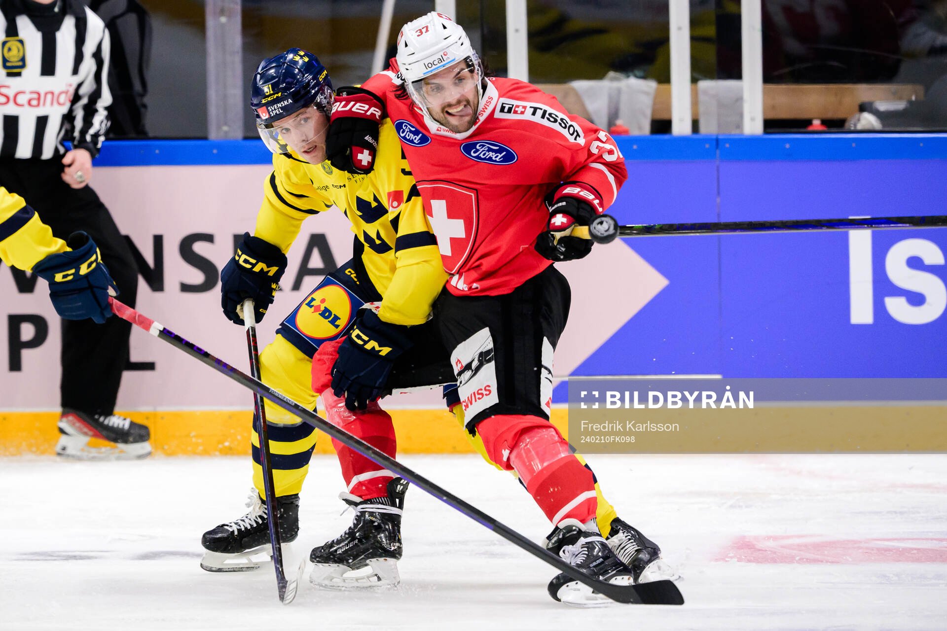 Filip Hållander of Sweden and Julian Schmutz of Switzerland
