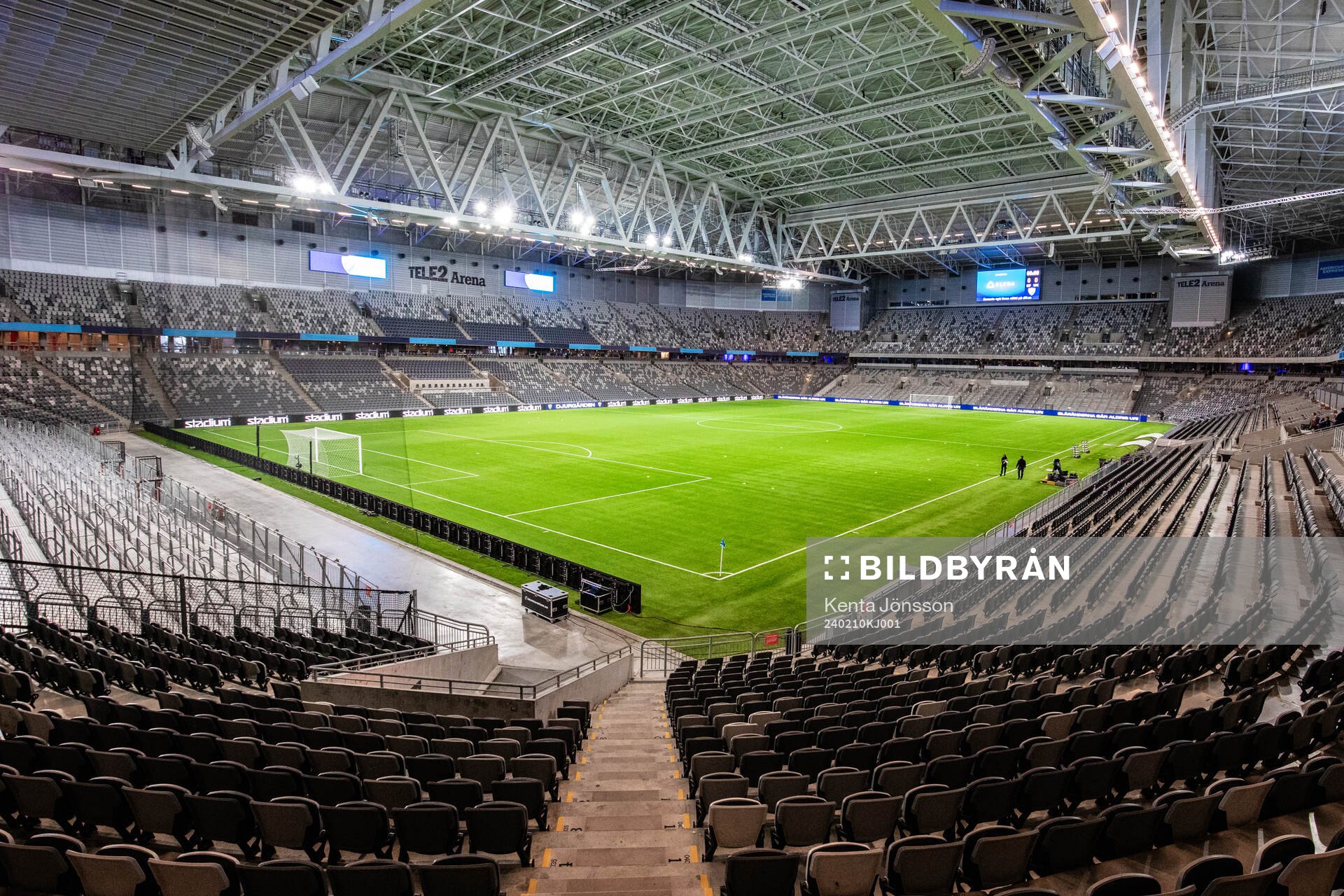 Interiör av Tele2 Arena med taket stängt